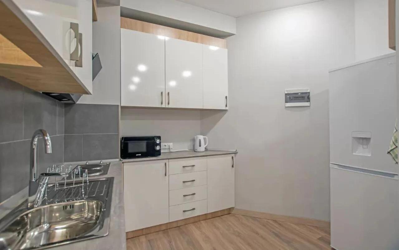 Fancy Modern 1 bedroom , New Building, Middle of City Center , Buzand Street
