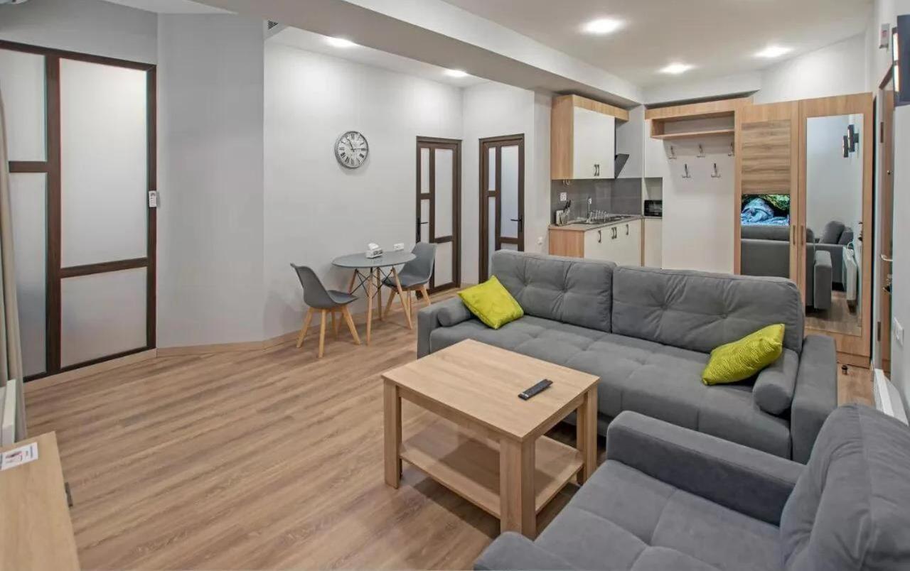 Fancy Modern 1 bedroom , New Building, Middle of City Center , Buzand Street