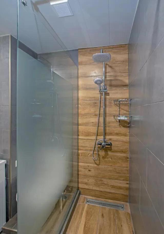 Fancy Modern 1 bedroom , New Building, Middle of City Center , Buzand Street