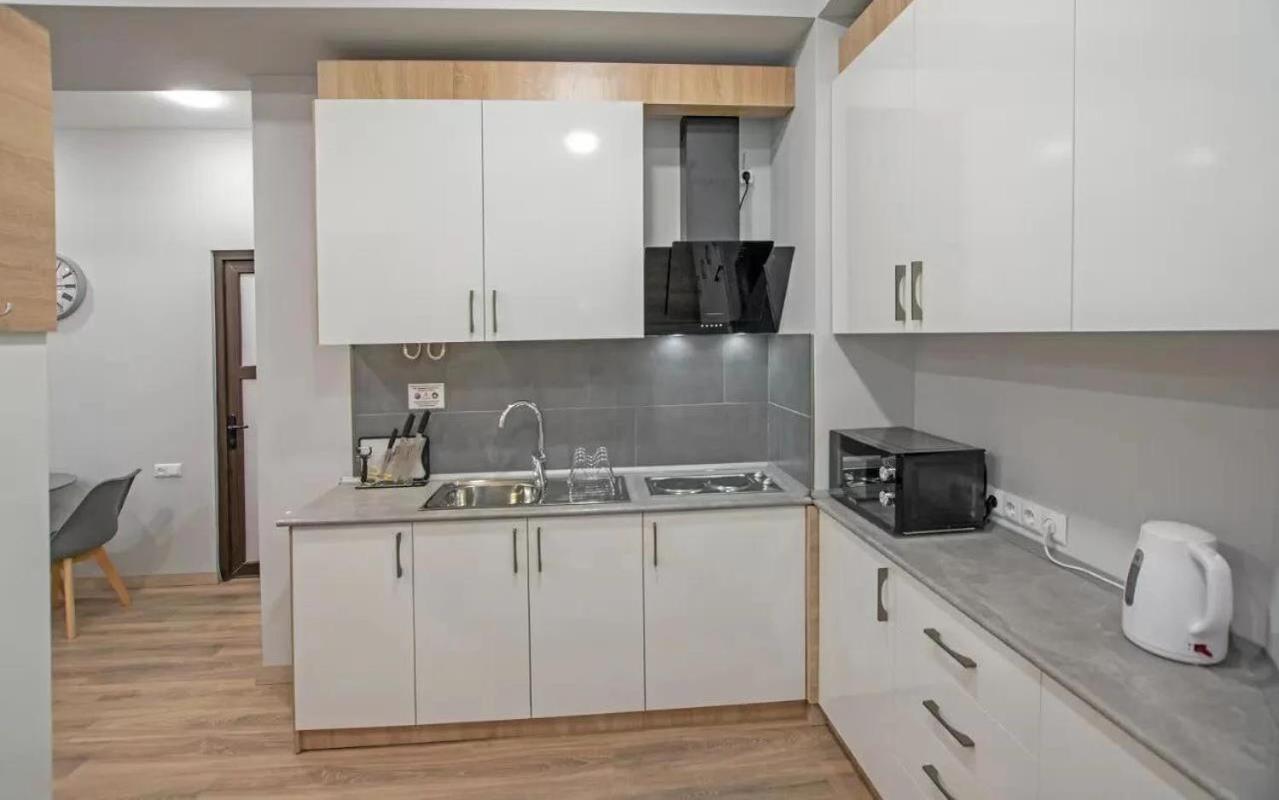 Fancy Modern 1 bedroom , New Building, Middle of City Center , Buzand Street