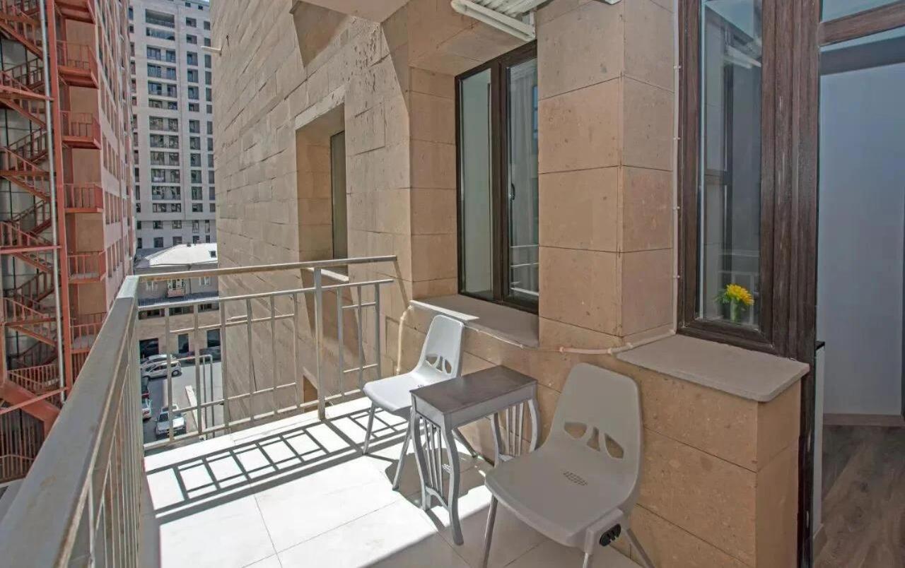 Fancy Modern 1 bedroom , New Building, Middle of City Center , Buzand Street