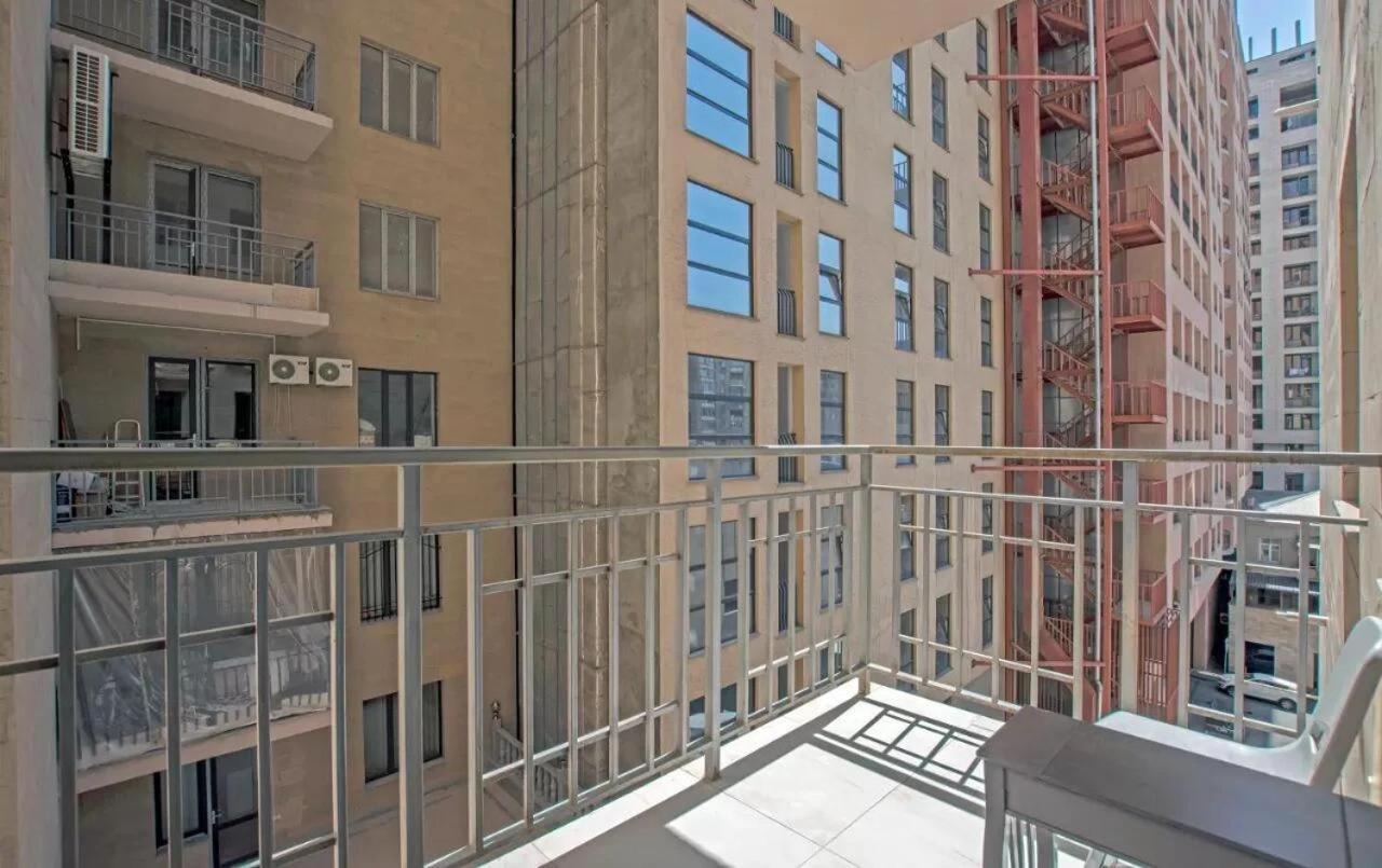 Fancy Modern 1 bedroom , New Building, Middle of City Center , Buzand Street
