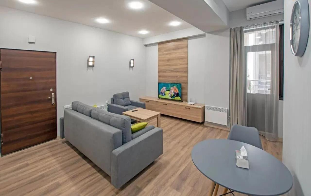 Fancy Modern 1 bedroom , New Building, Middle of City Center , Buzand Street