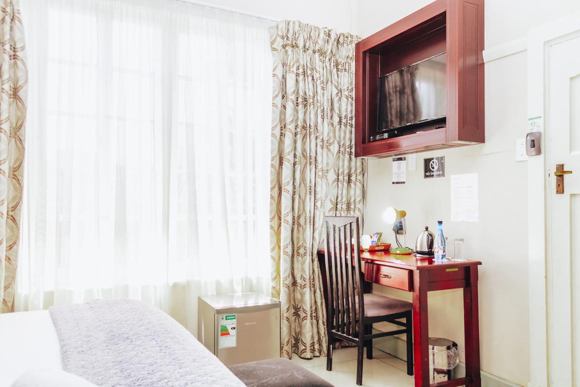 New England Guest House by Ilawu