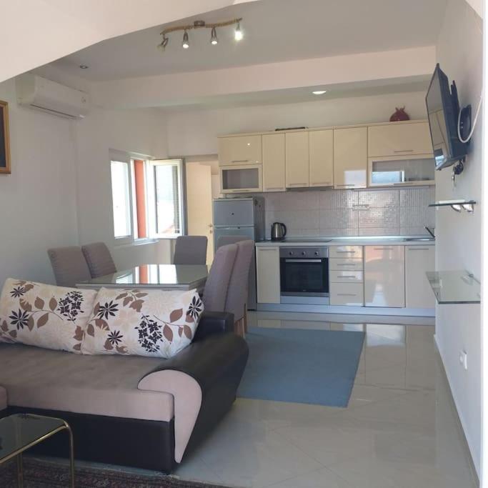 Apartment Mimica