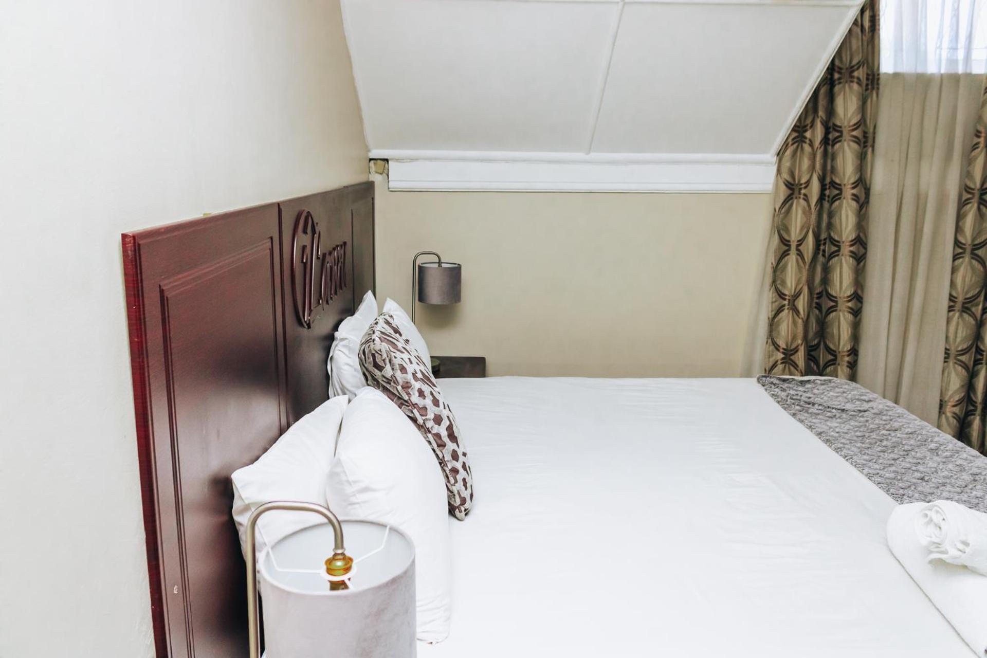 New England Guest House by Ilawu