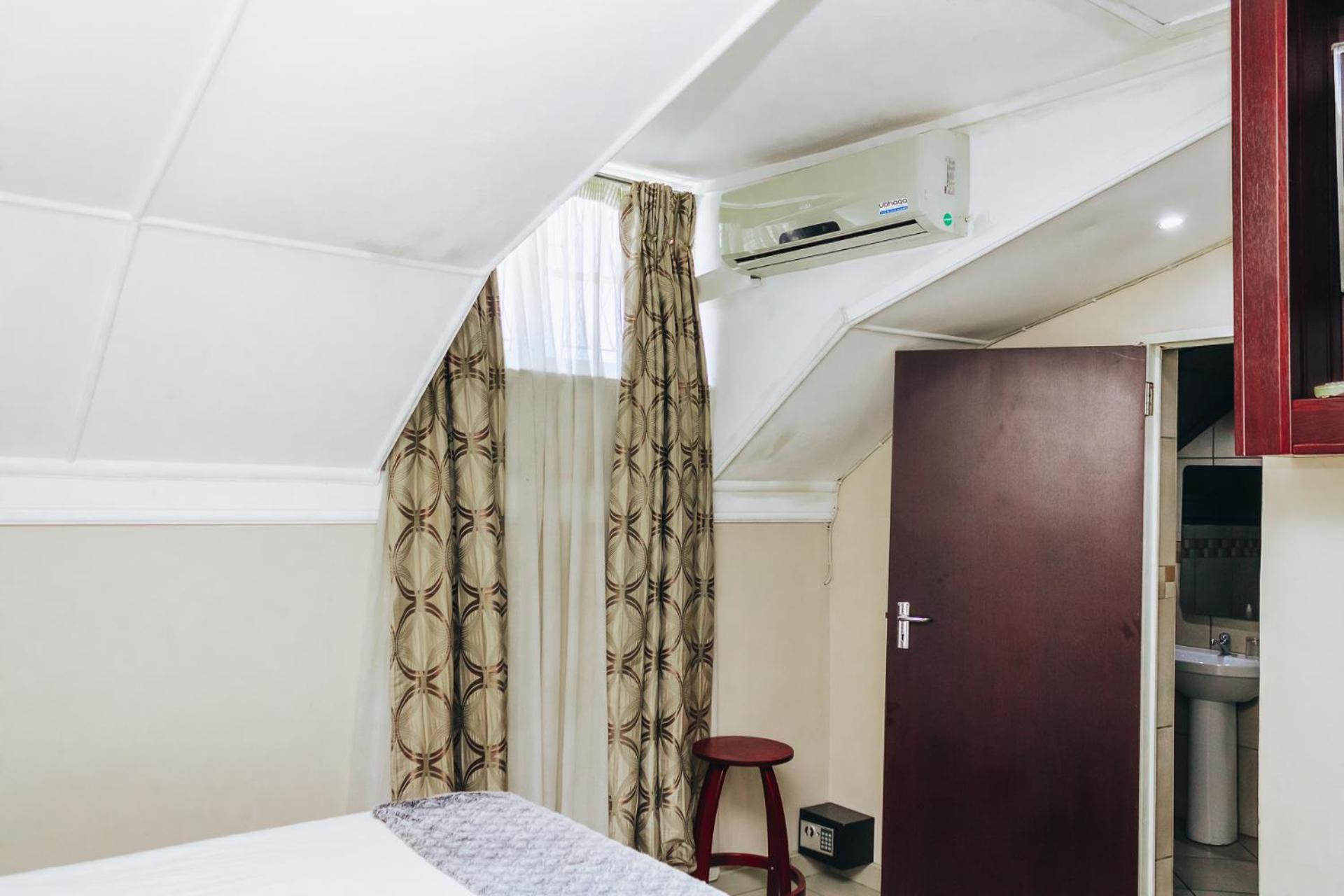 New England Guest House by Ilawu