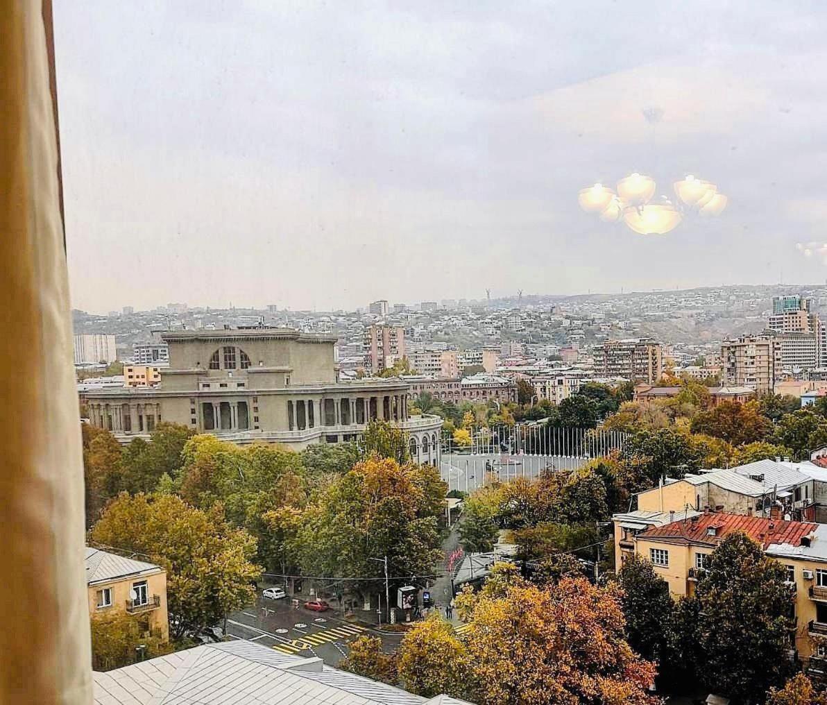 Top Location City Center, Modern Large Apartment with Separate Spacious Living room and Kitchen, Balcony and 2 Bedrooms