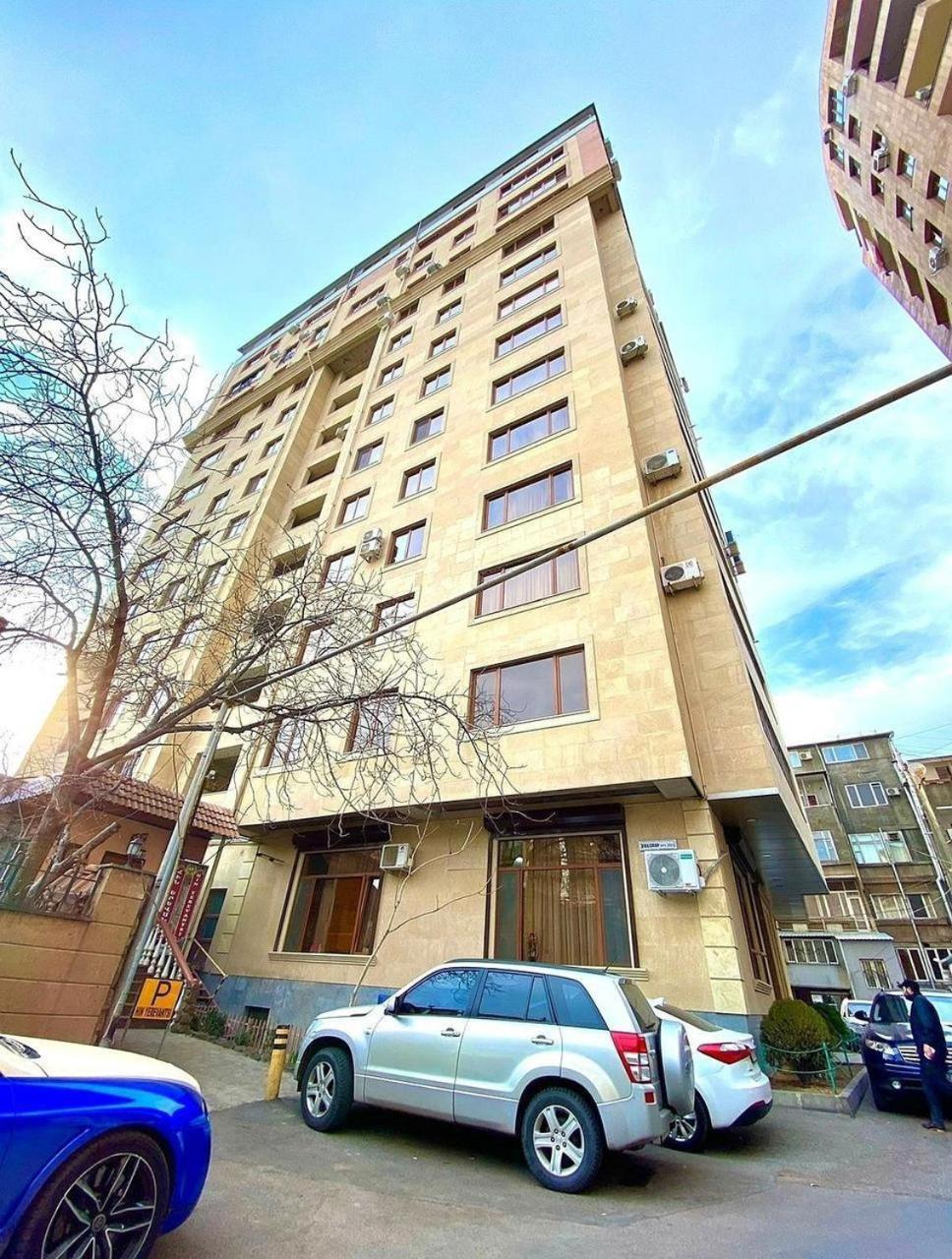 Top Location City Center, Modern Large Apartment with Separate Spacious Living room and Kitchen, Balcony and 2 Bedrooms