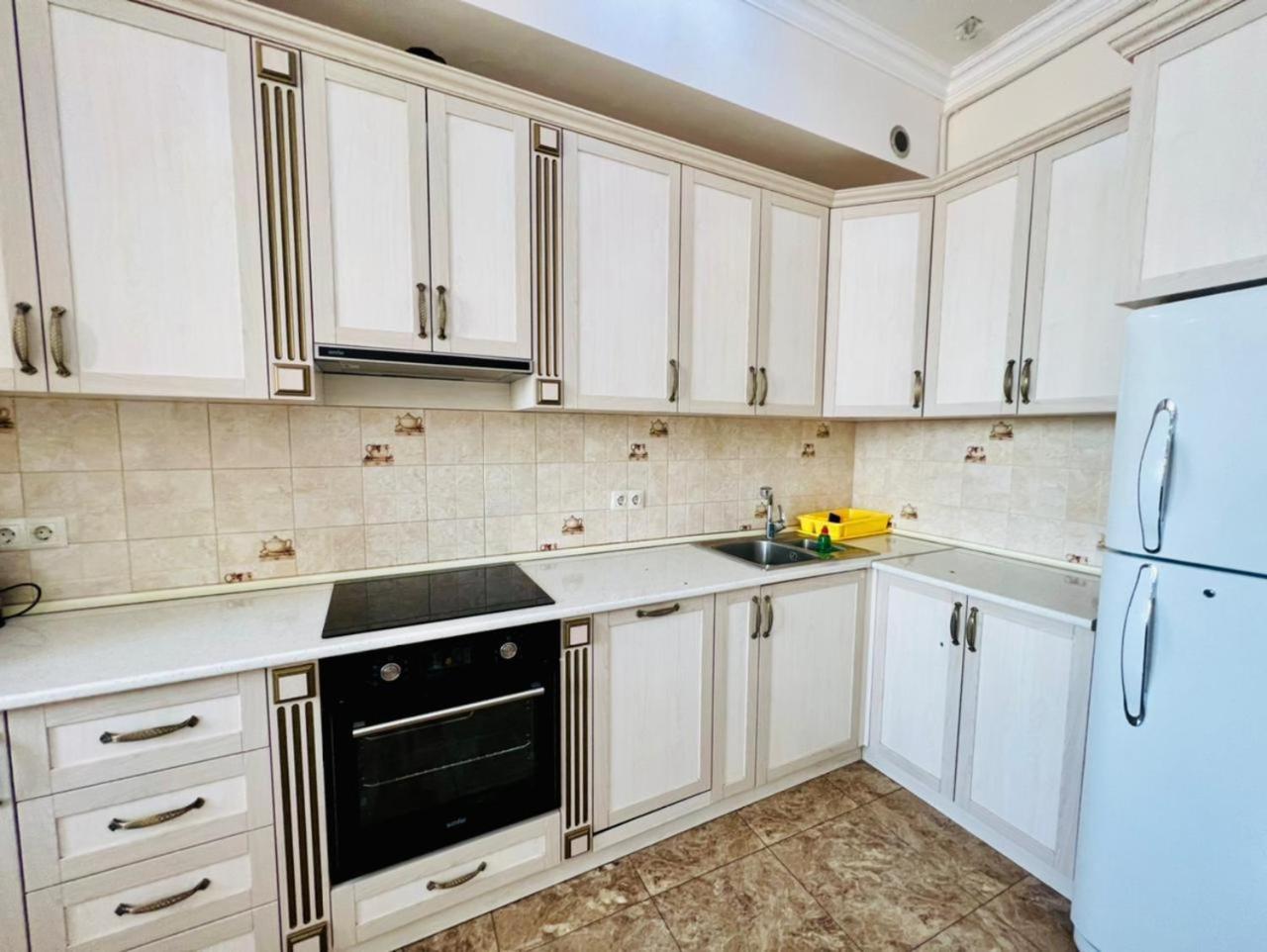 Top Location City Center, Modern Large Apartment with Separate Spacious Living room and Kitchen, Balcony and 2 Bedrooms