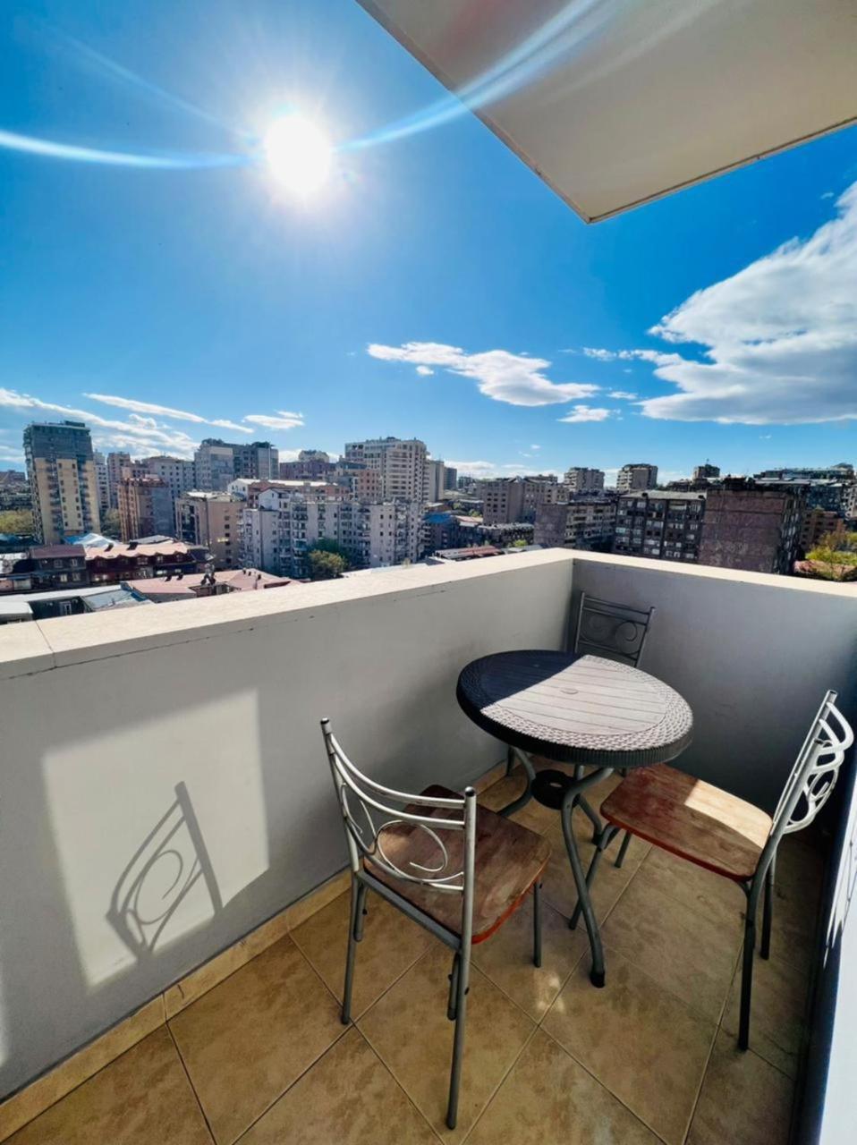 Top Location City Center, Modern Large Apartment with Separate Spacious Living room and Kitchen, Balcony and 2 Bedrooms