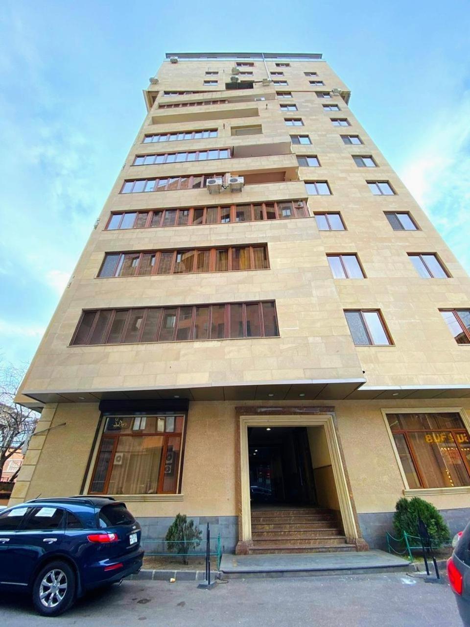 Top Location City Center, Modern Large Apartment with Separate Spacious Living room and Kitchen, Balcony and 2 Bedrooms
