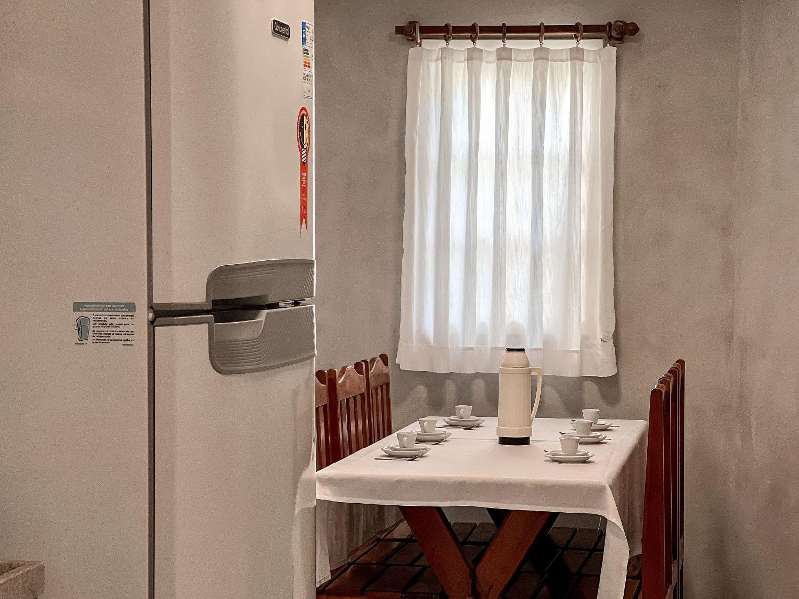 Casas com 2 ou 3 suítes (todas com ar split), com internet privativa 300MBPSno Residencial Nazareth, localizado a aproximadamente 80m da praia de Taperapuã