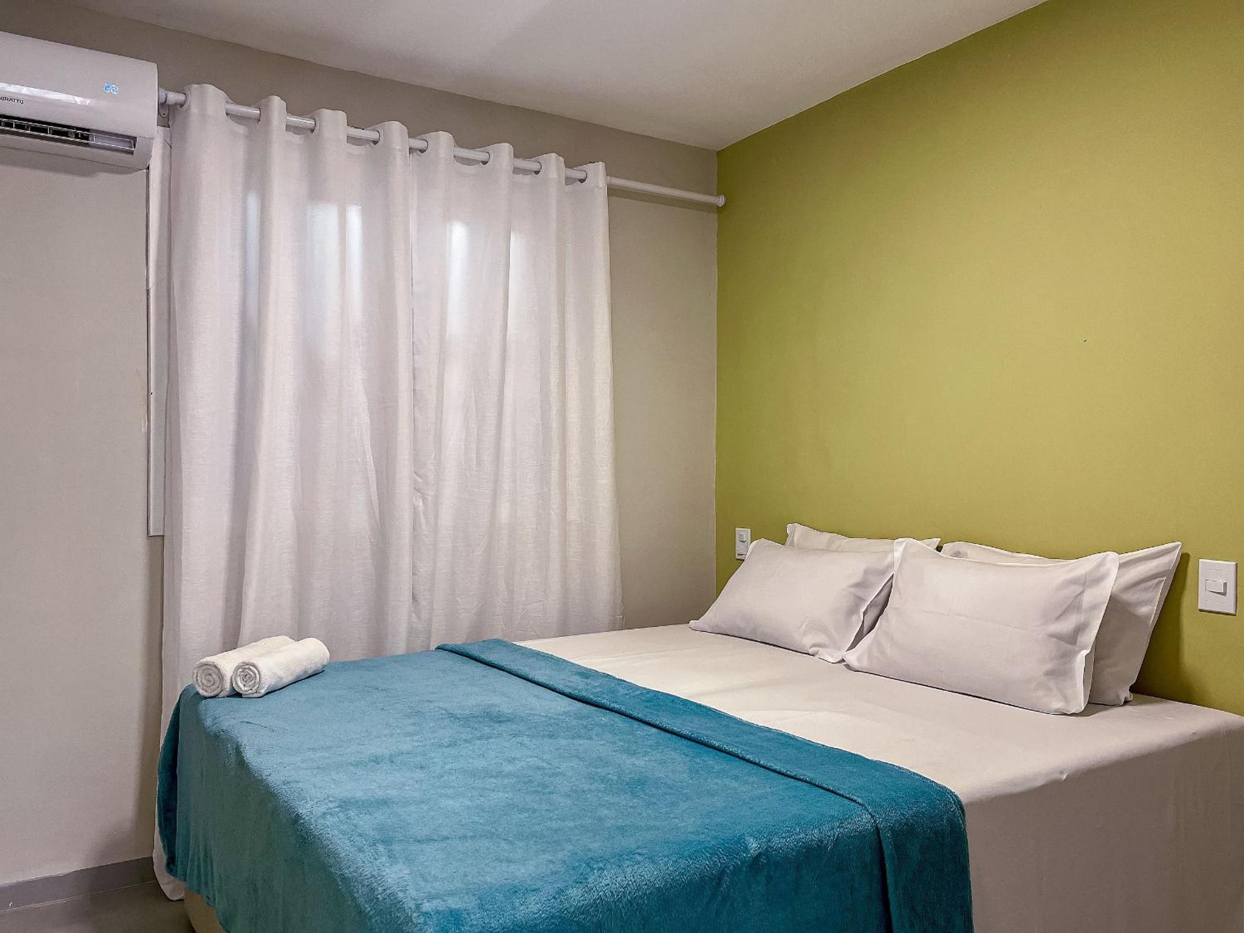 Casas com 2 ou 3 suítes (todas com ar split), com internet privativa 300MBPSno Residencial Nazareth, localizado a aproximadamente 80m da praia de Taperapuã