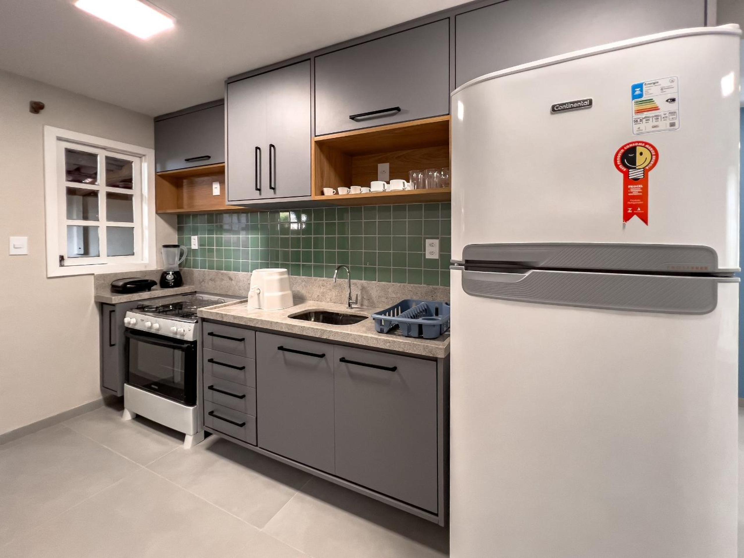 Casas com 2 ou 3 suítes (todas com ar split), com internet privativa 300MBPSno Residencial Nazareth, localizado a aproximadamente 80m da praia de Taperapuã