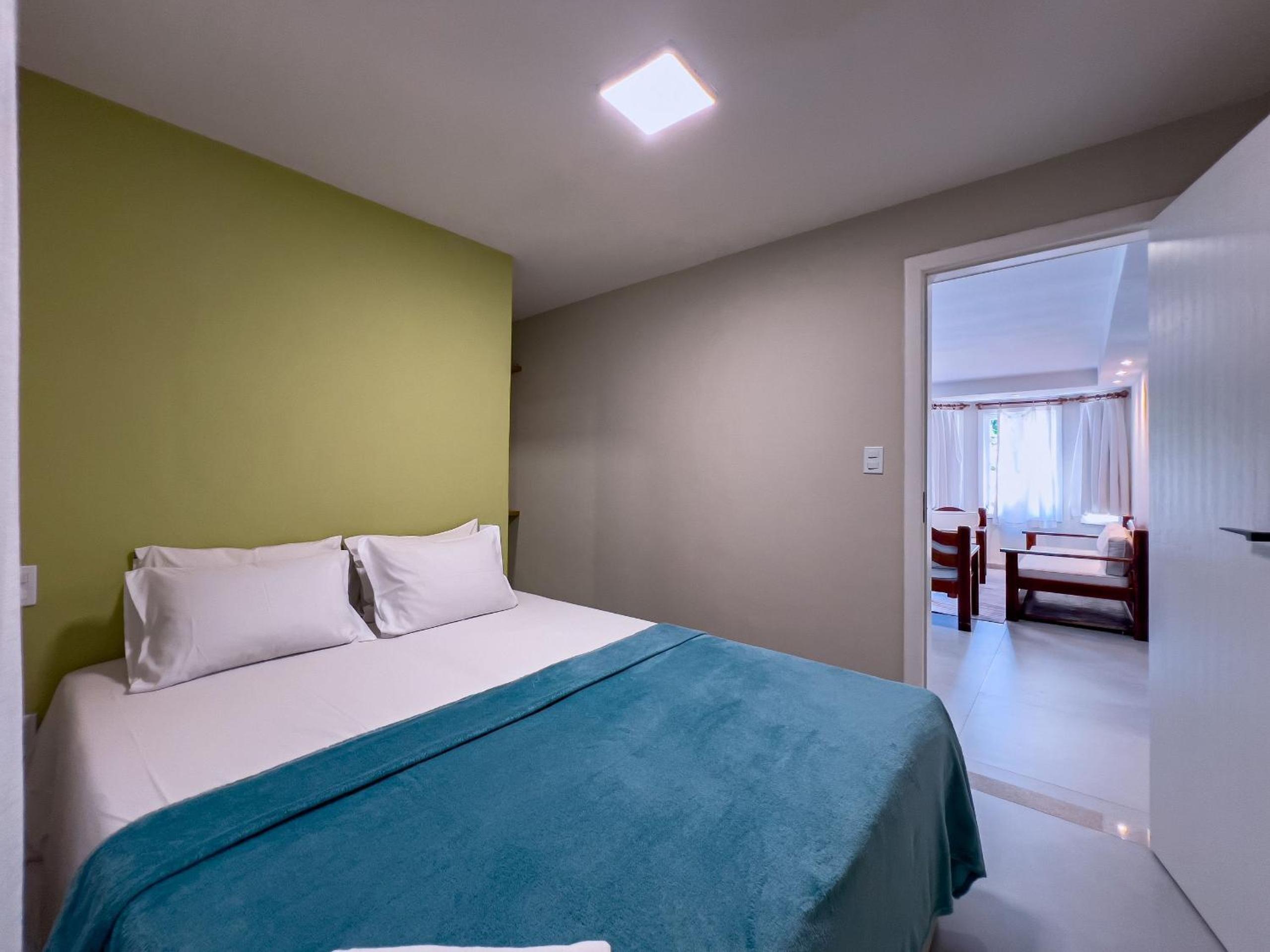 Casas com 2 ou 3 suítes (todas com ar split), com internet privativa 300MBPSno Residencial Nazareth, localizado a aproximadamente 80m da praia de Taperapuã