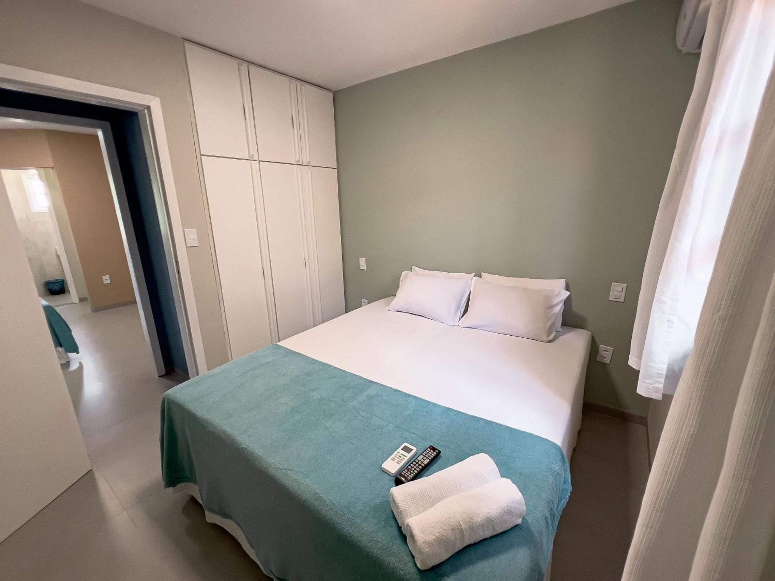 Casas com 2 ou 3 suítes (todas com ar split), com internet privativa 300MBPSno Residencial Nazareth, localizado a aproximadamente 80m da praia de Taperapuã