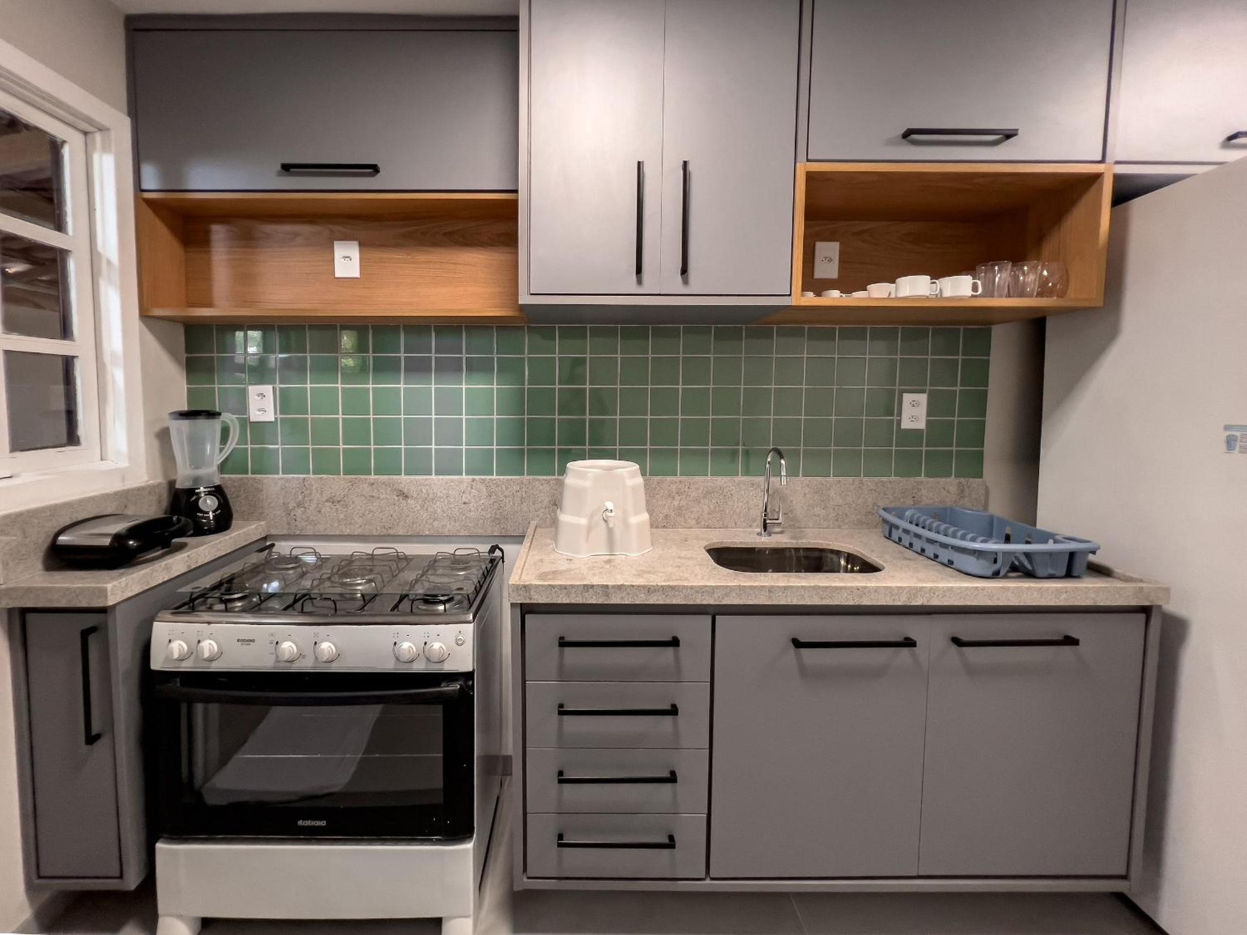 Casas com 2 ou 3 suítes (todas com ar split), com internet privativa 300MBPSno Residencial Nazareth, localizado a aproximadamente 80m da praia de Taperapuã