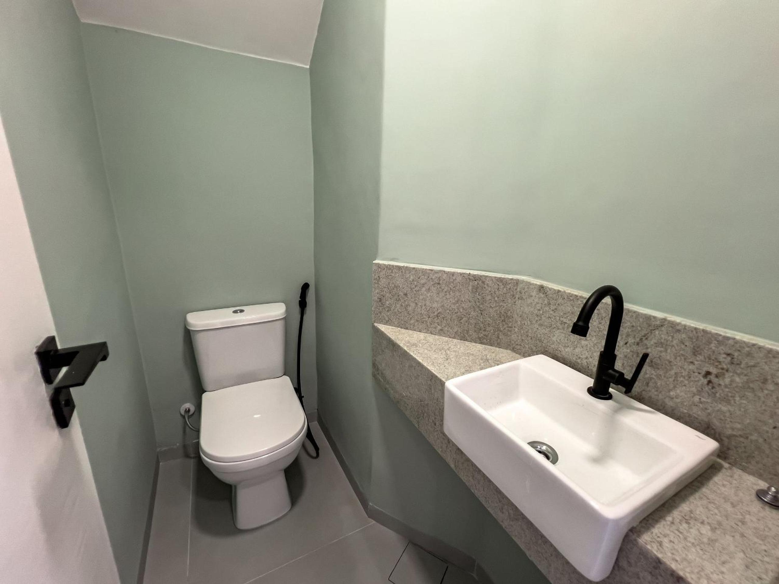 Casas com 2 ou 3 suítes (todas com ar split), com internet privativa 300MBPSno Residencial Nazareth, localizado a aproximadamente 80m da praia de Taperapuã