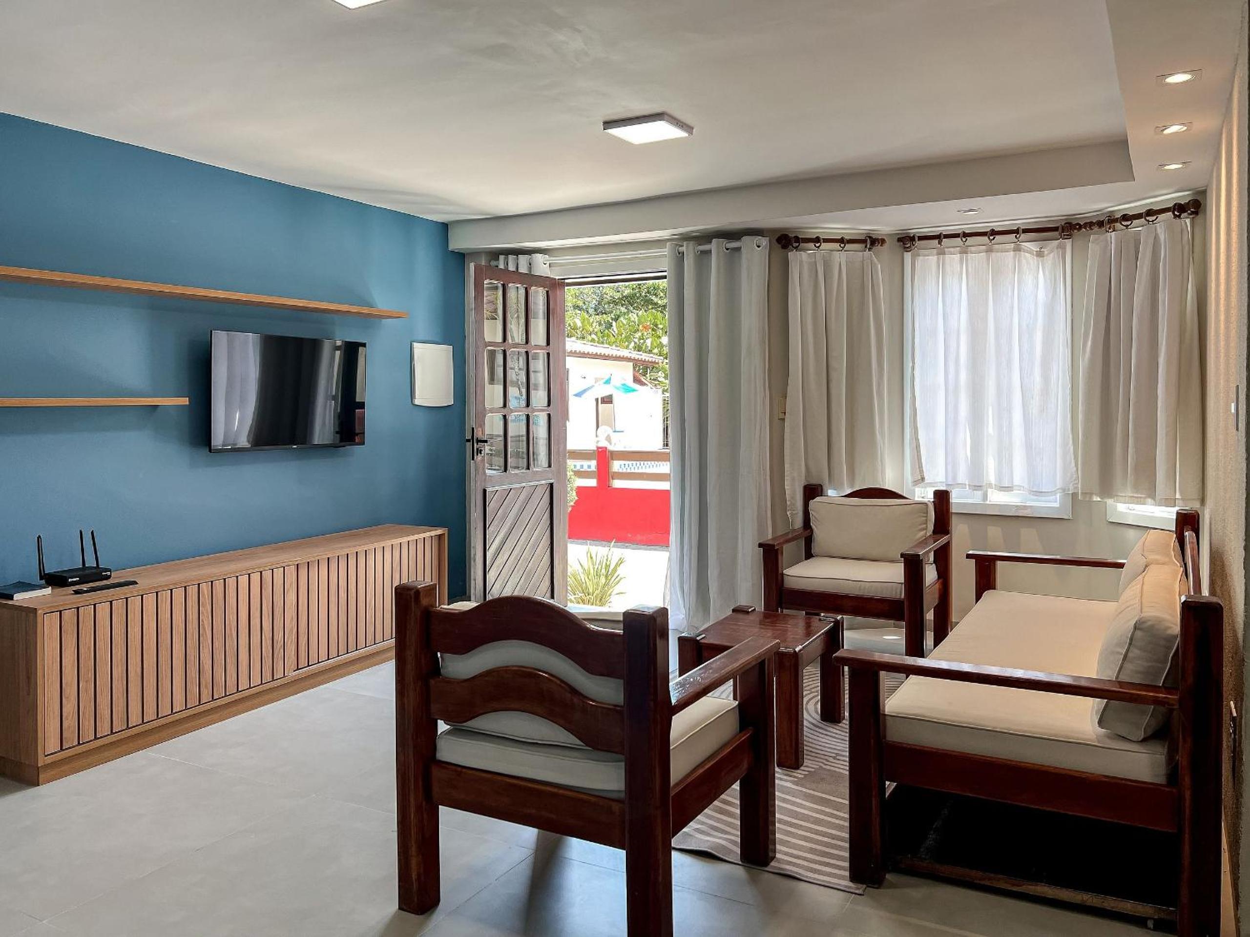 Casas com 2 ou 3 suítes (todas com ar split), com internet privativa 300MBPSno Residencial Nazareth, localizado a aproximadamente 80m da praia de Taperapuã