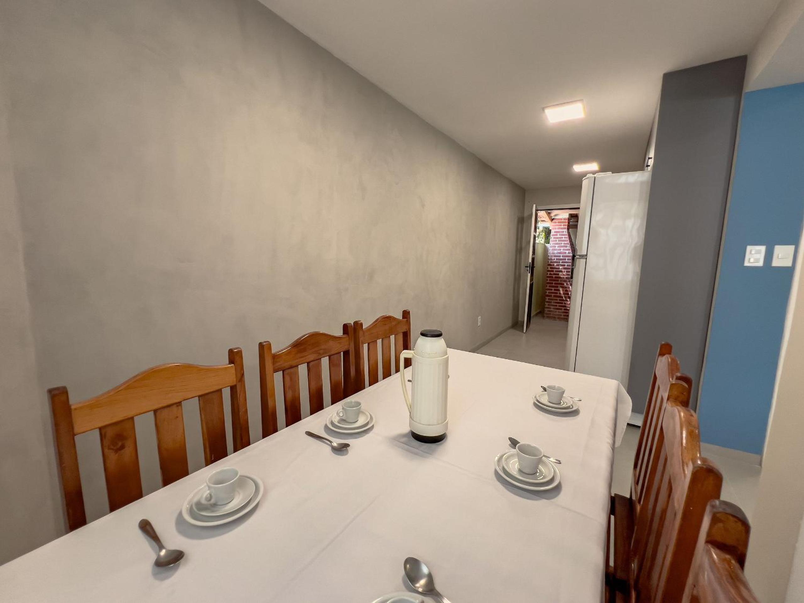 Casas com 2 ou 3 suítes (todas com ar split), com internet privativa 300MBPSno Residencial Nazareth, localizado a aproximadamente 80m da praia de Taperapuã