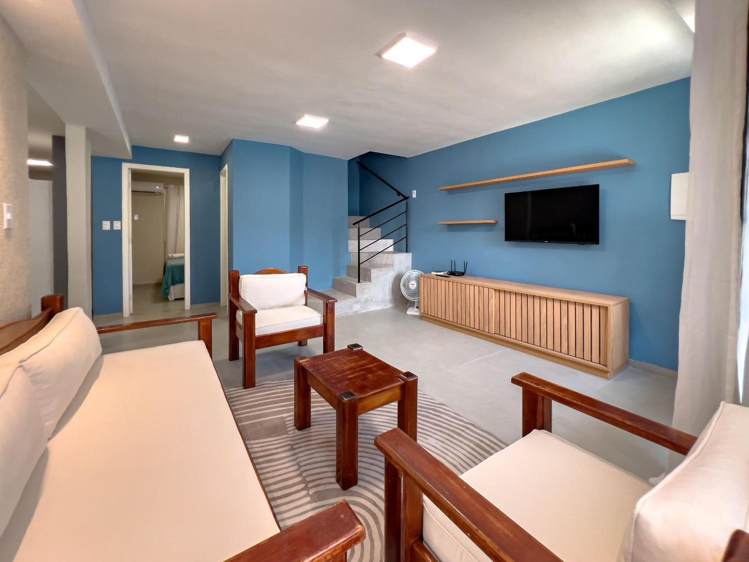 Casas com 2 ou 3 suítes (todas com ar split), com internet privativa 300MBPSno Residencial Nazareth, localizado a aproximadamente 80m da praia de Taperapuã