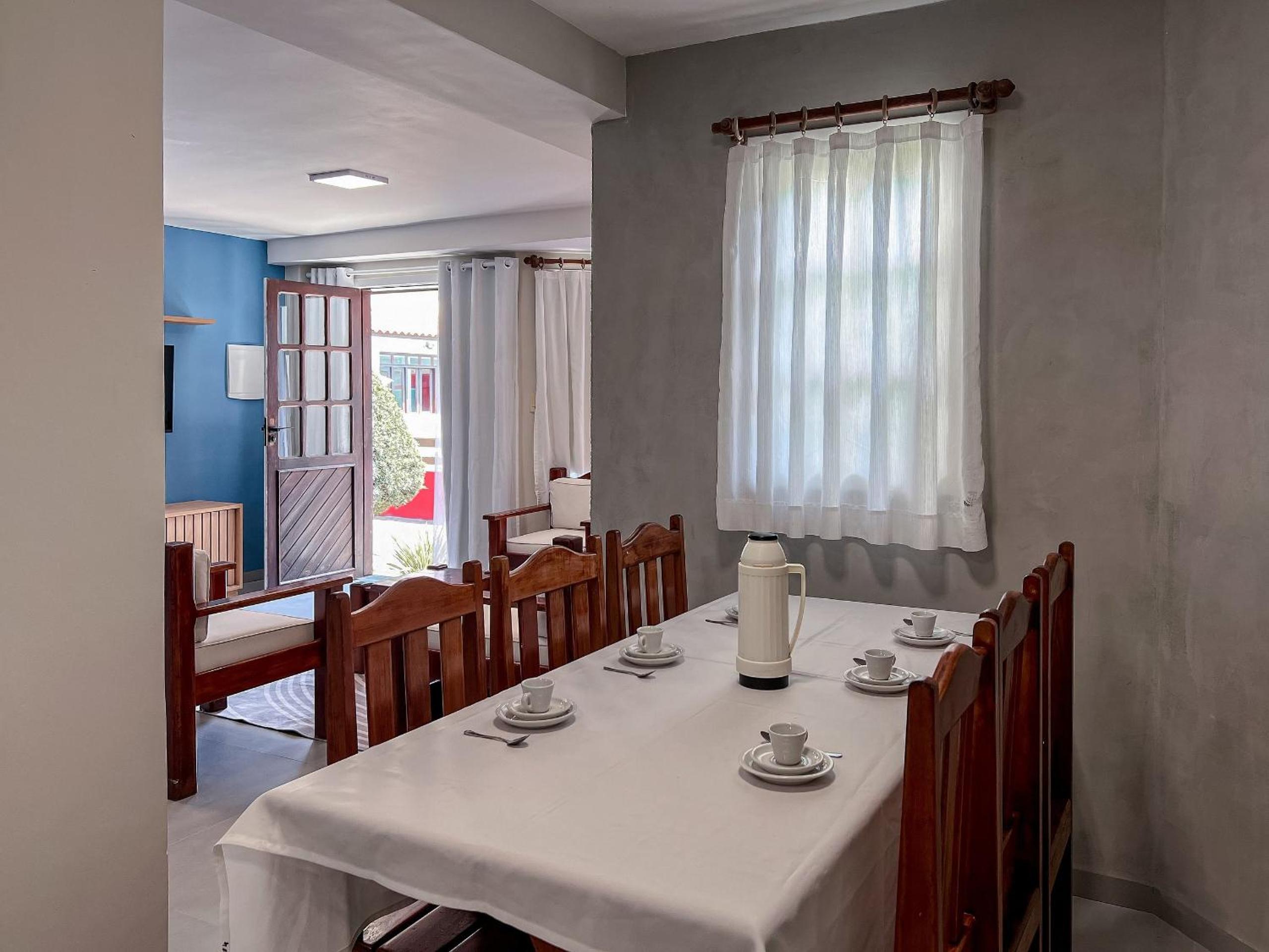 Casas com 2 ou 3 suítes (todas com ar split), com internet privativa 300MBPSno Residencial Nazareth, localizado a aproximadamente 80m da praia de Taperapuã