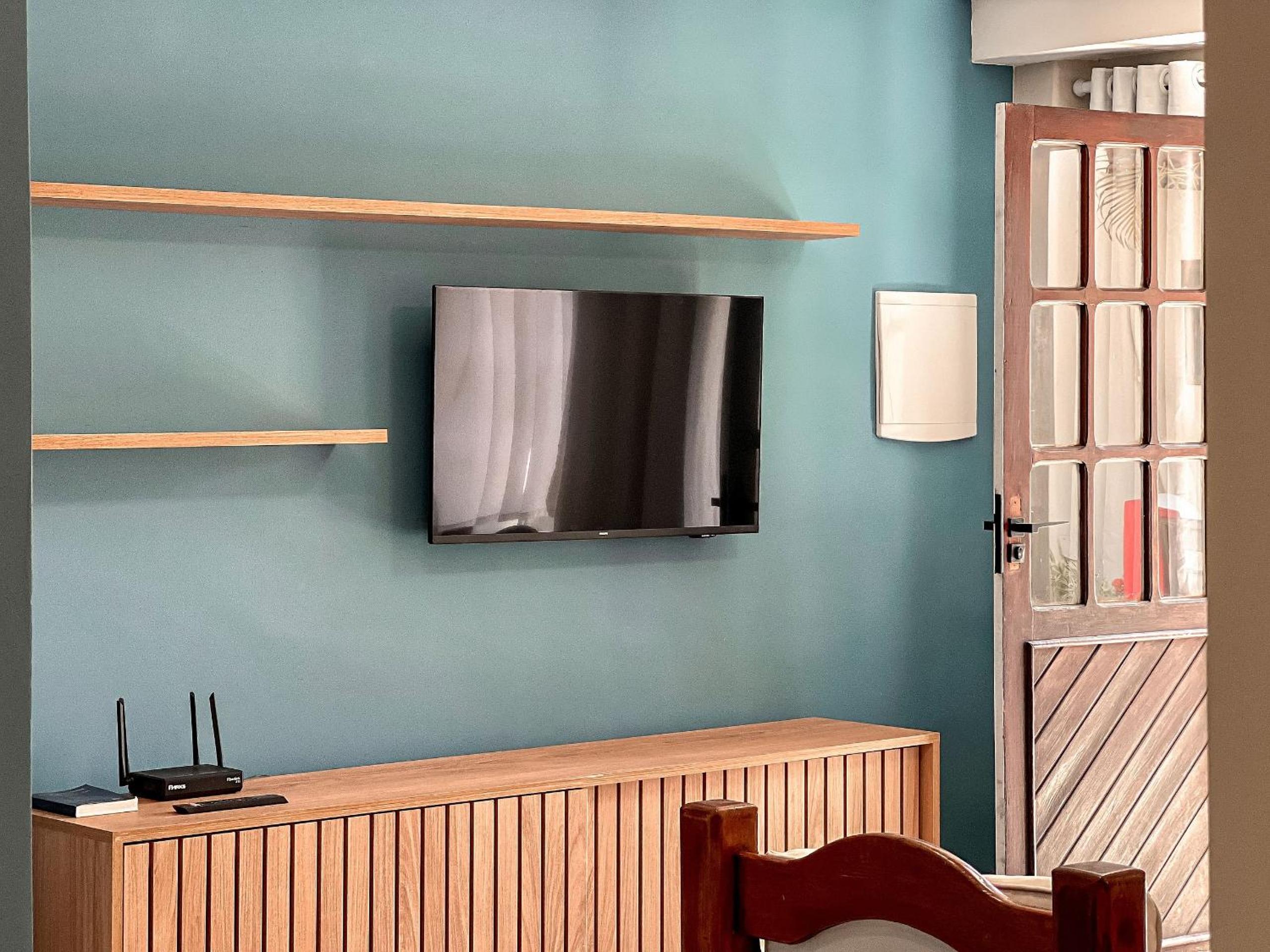 Casas com 2 ou 3 suítes (todas com ar split), com internet privativa 300MBPSno Residencial Nazareth, localizado a aproximadamente 80m da praia de Taperapuã
