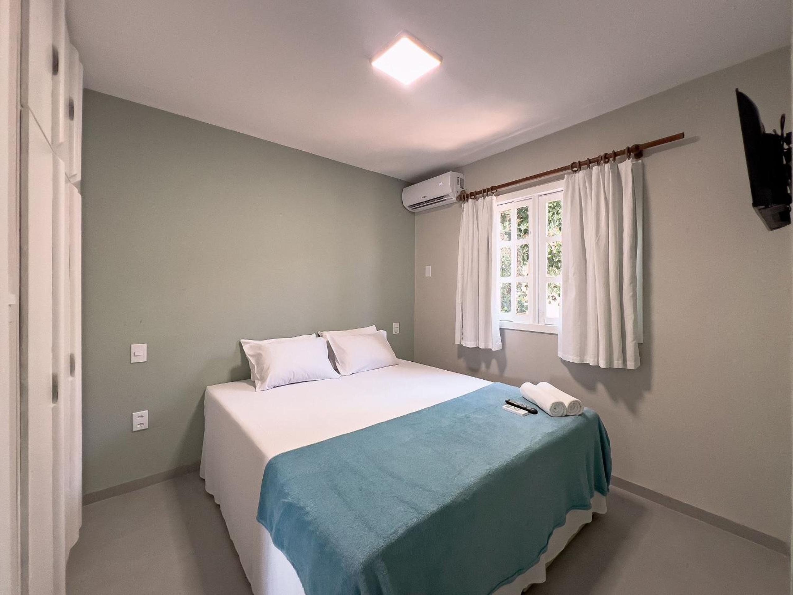 Casas com 2 ou 3 suítes (todas com ar split), com internet privativa 300MBPSno Residencial Nazareth, localizado a aproximadamente 80m da praia de Taperapuã