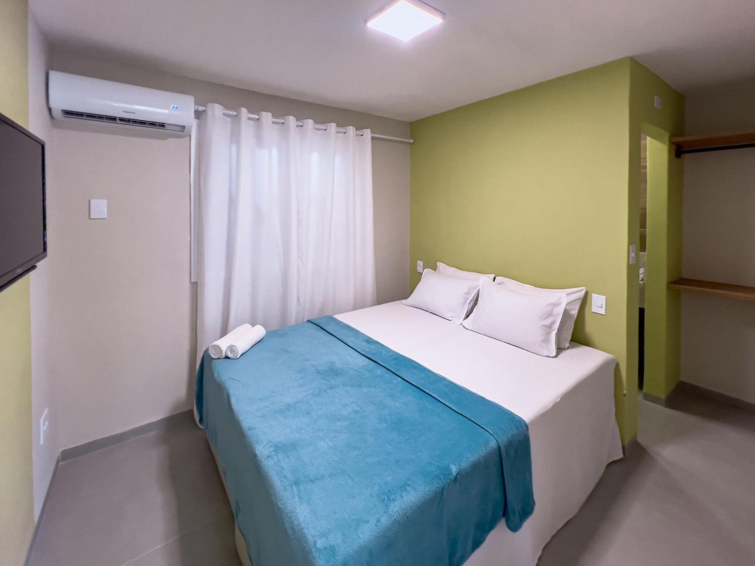 Casas com 2 ou 3 suítes (todas com ar split), com internet privativa 300MBPSno Residencial Nazareth, localizado a aproximadamente 80m da praia de Taperapuã