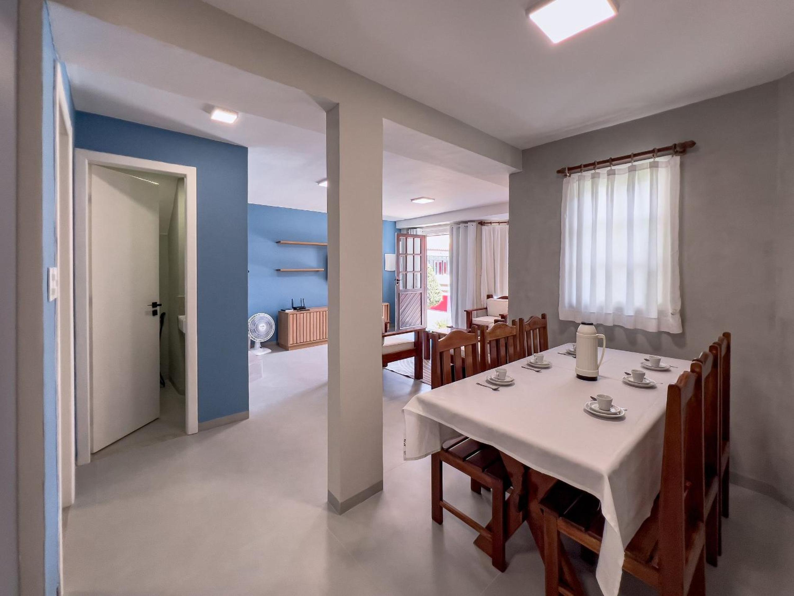 Casas com 2 ou 3 suítes (todas com ar split), com internet privativa 300MBPSno Residencial Nazareth, localizado a aproximadamente 80m da praia de Taperapuã