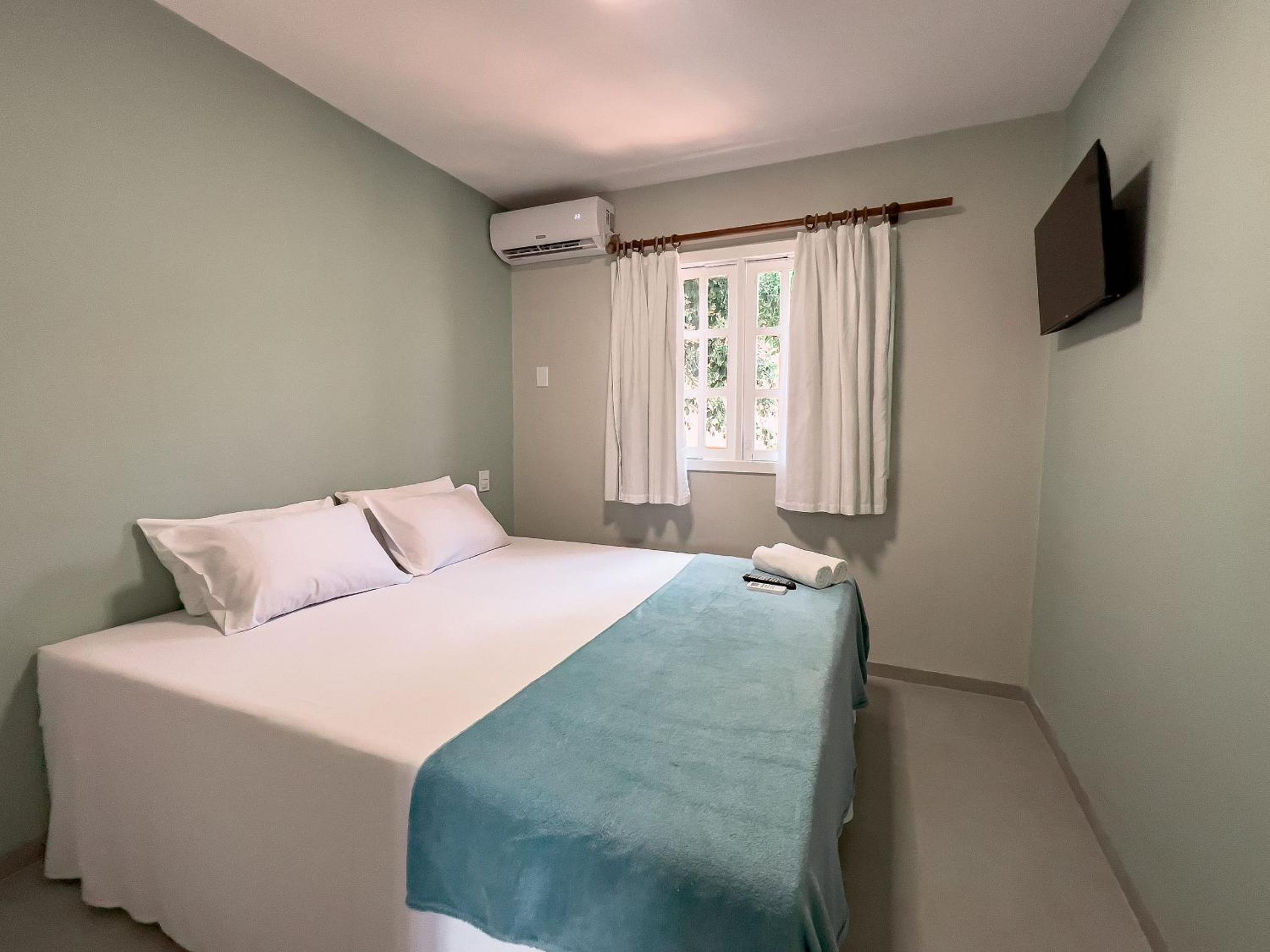 Casas com 2 ou 3 suítes (todas com ar split), com internet privativa 300MBPSno Residencial Nazareth, localizado a aproximadamente 80m da praia de Taperapuã