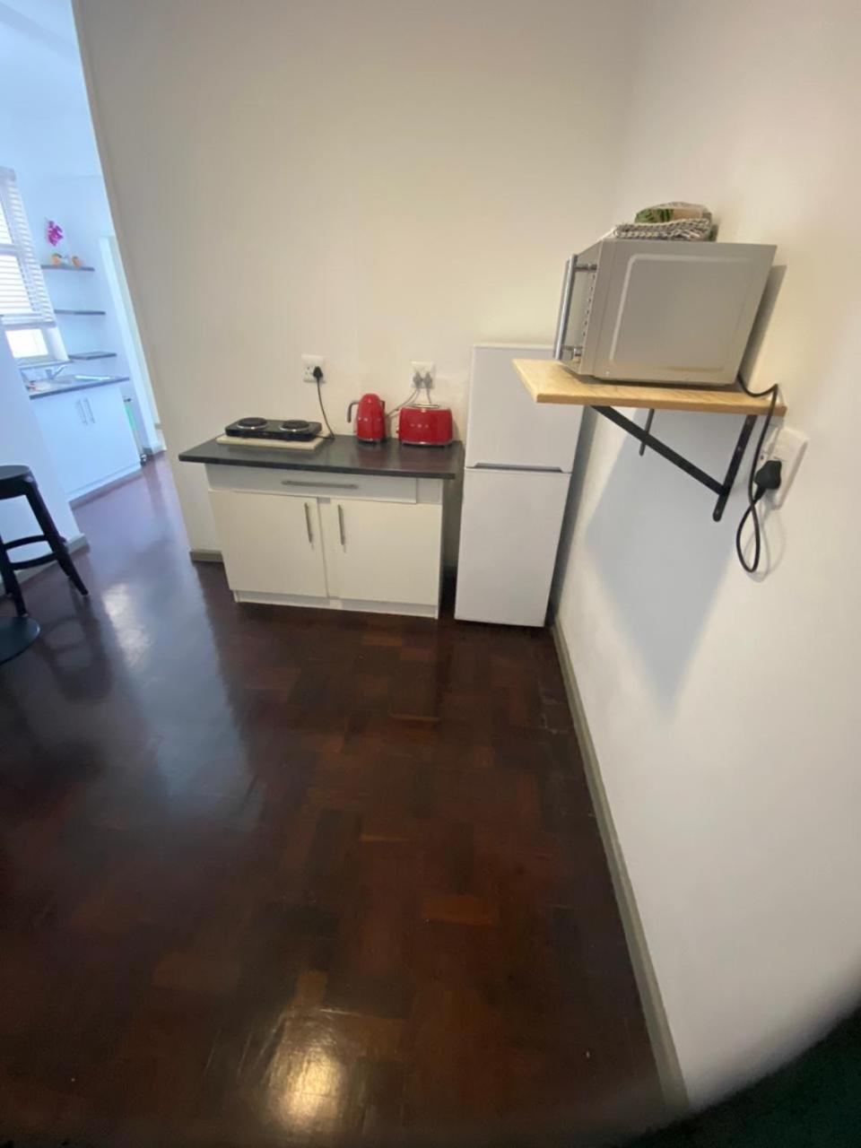 Modern rooms available close to the beach in Humewood view 5