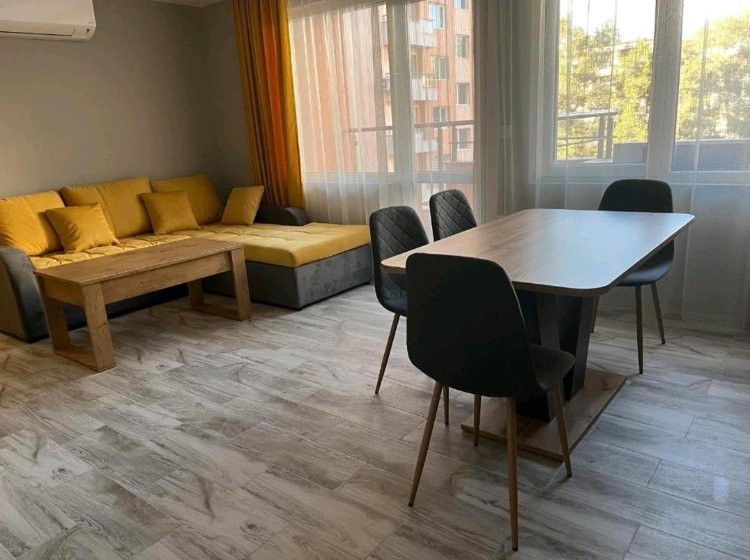 Boutique apartment yellow 1