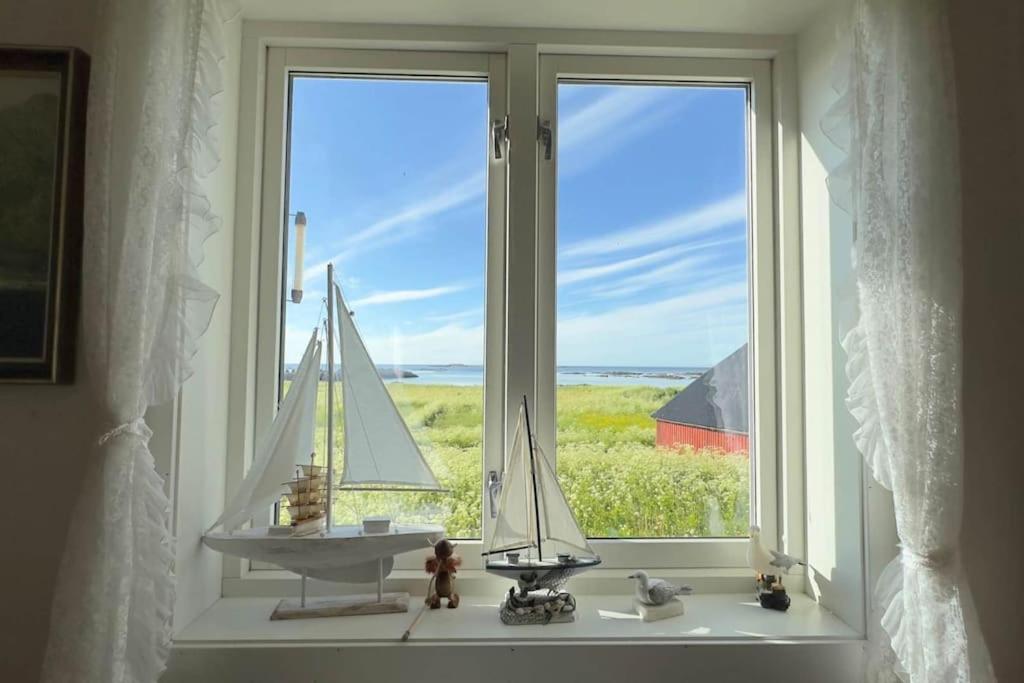 Lofoten midnight sun spot house on the beach view 4