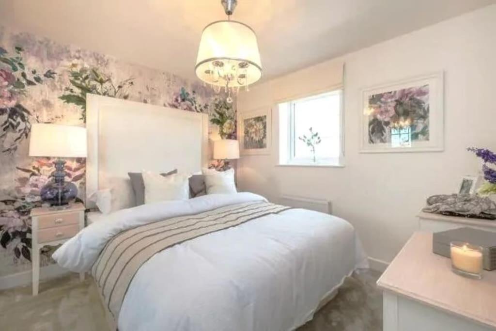 Luxury 5-Bedroom Retreat Garden view 3