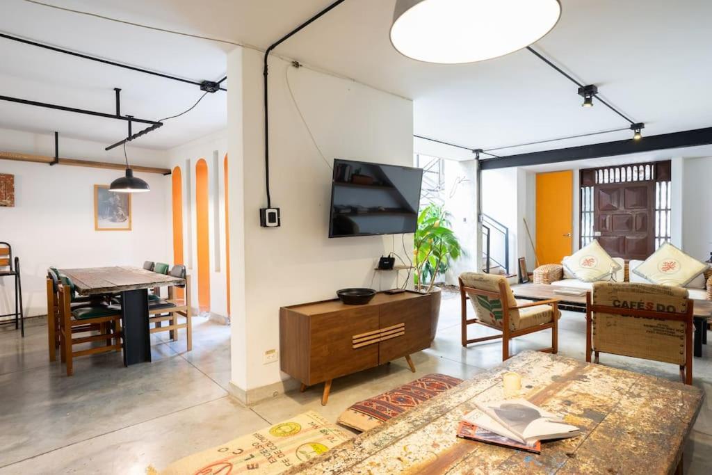 Colonial Villa in Laureles, Unique&Special House