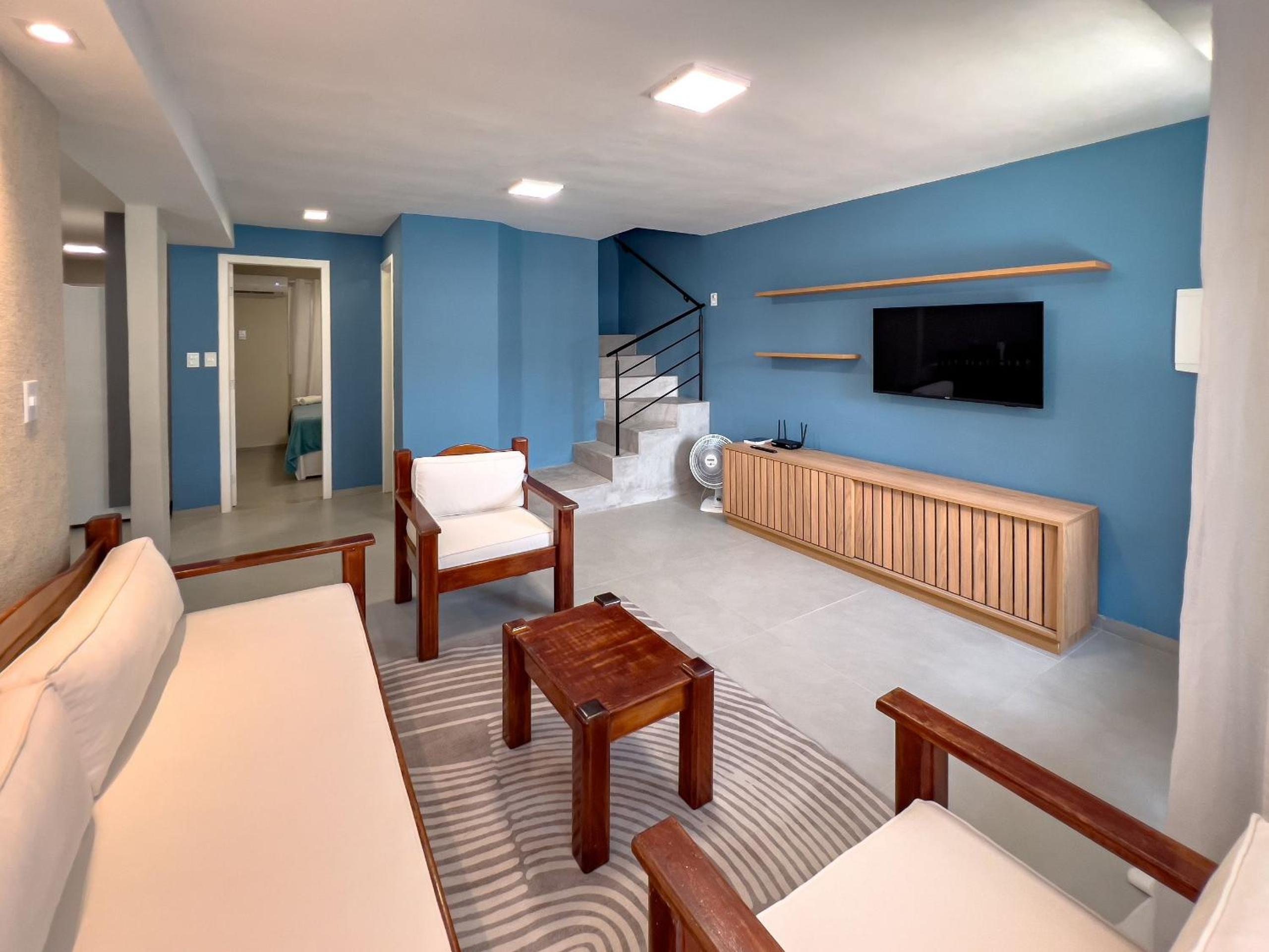 Casas com 2 ou 3 suítes (todas com ar split), com internet privativa 300MBPSno Residencial Nazareth, localizado a aproximadamente 80m da praia de Taperapuã