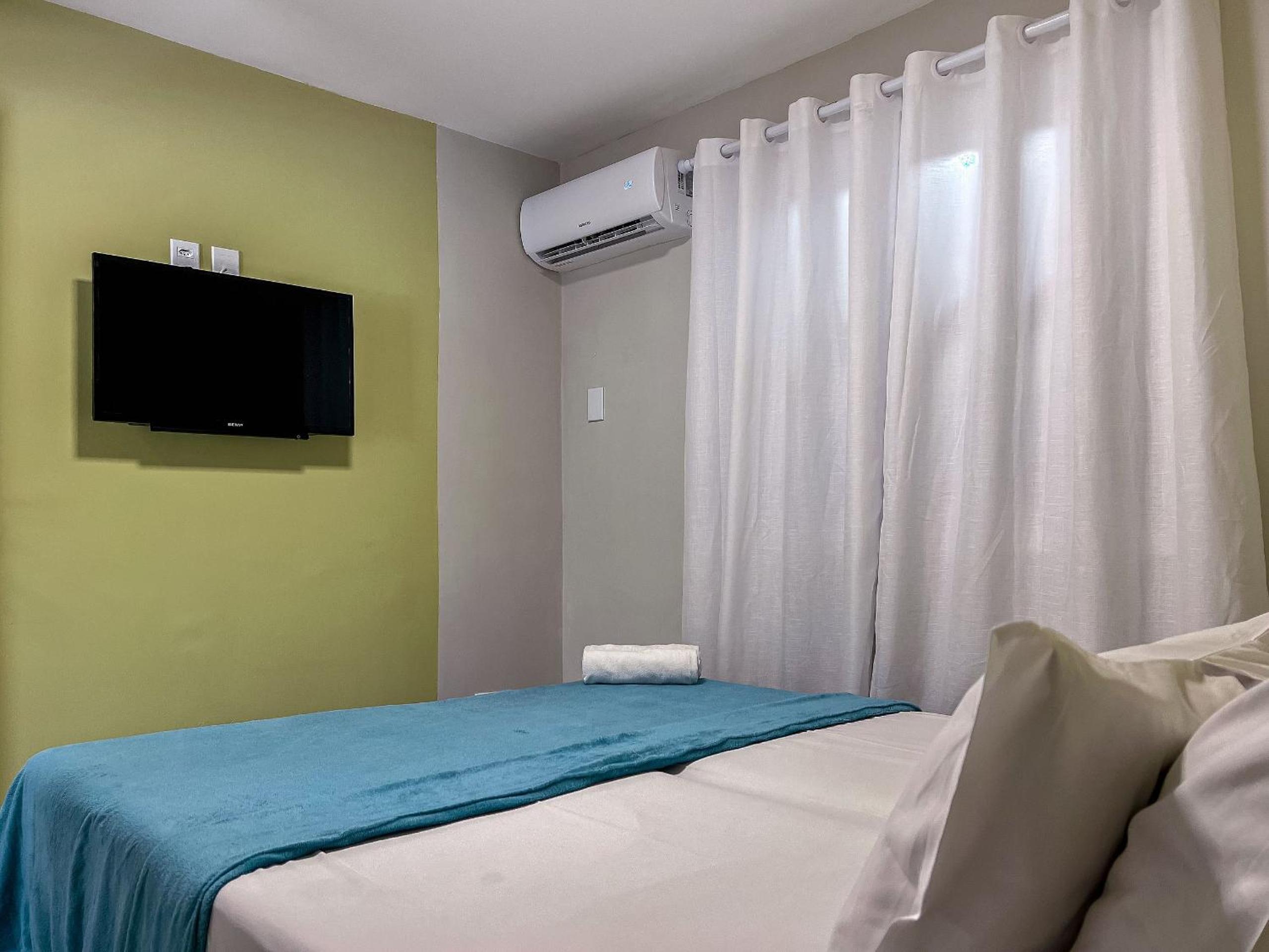 Casas com 2 ou 3 suítes (todas com ar split), com internet privativa 300MBPSno Residencial Nazareth, localizado a aproximadamente 80m da praia de Taperapuã