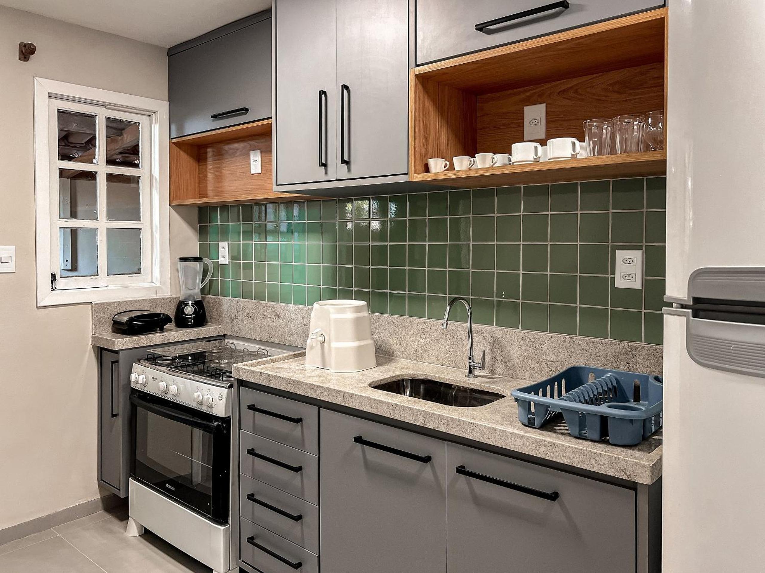 Casas com 2 ou 3 suítes (todas com ar split), com internet privativa 300MBPSno Residencial Nazareth, localizado a aproximadamente 80m da praia de Taperapuã