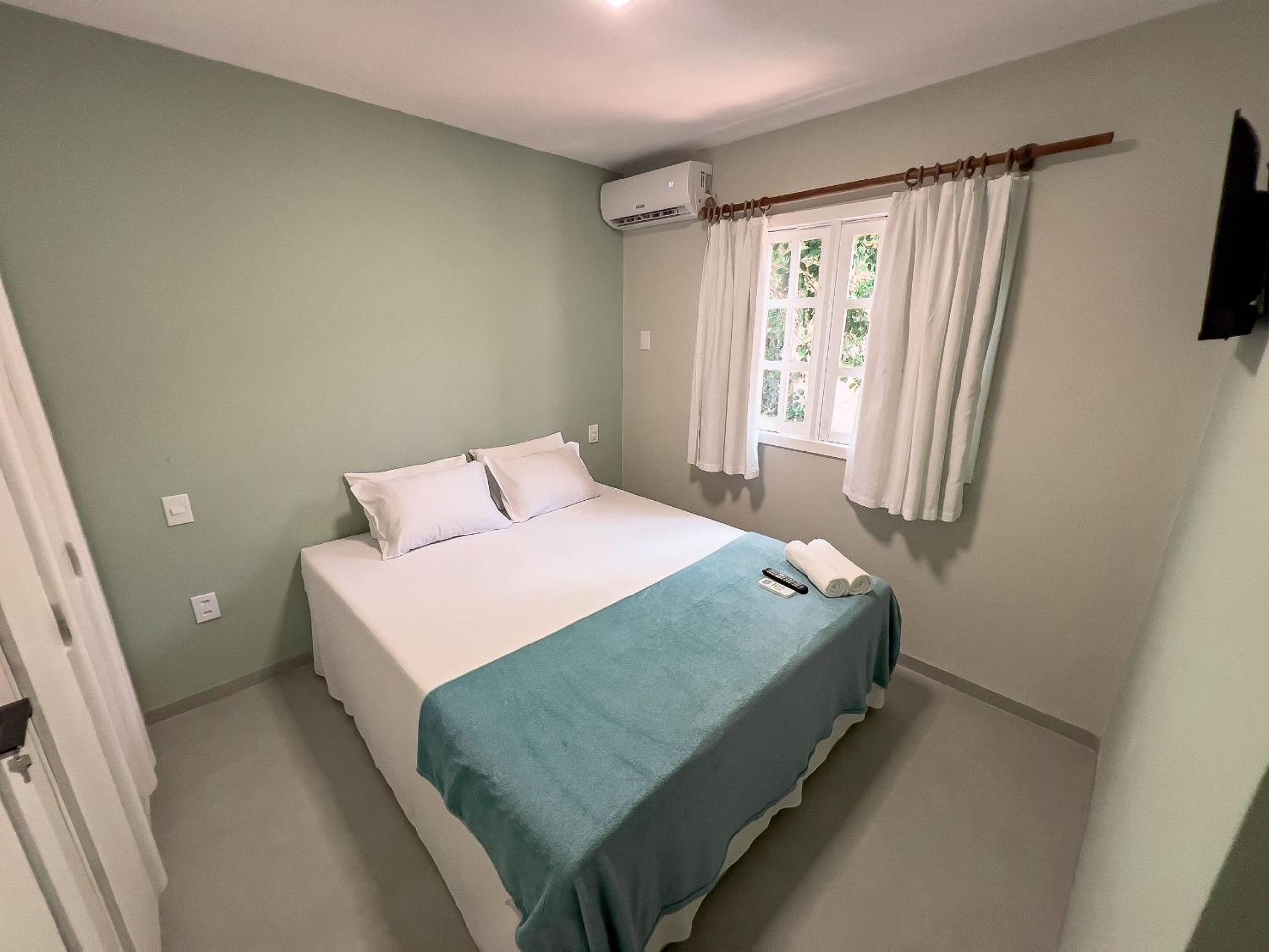 Casas com 2 ou 3 suítes (todas com ar split), com internet privativa 300MBPSno Residencial Nazareth, localizado a aproximadamente 80m da praia de Taperapuã