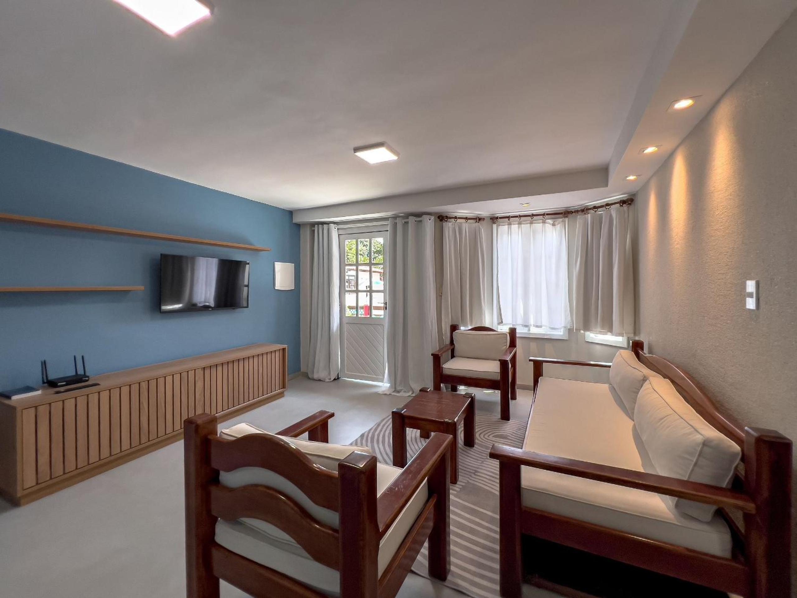 Casas com 2 ou 3 suítes (todas com ar split), com internet privativa 300MBPSno Residencial Nazareth, localizado a aproximadamente 80m da praia de Taperapuã