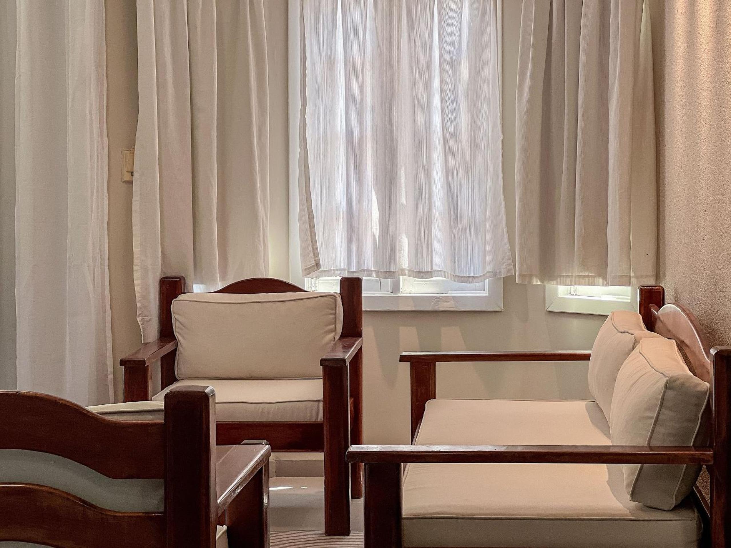 Casas com 2 ou 3 suítes (todas com ar split), com internet privativa 300MBPSno Residencial Nazareth, localizado a aproximadamente 80m da praia de Taperapuã