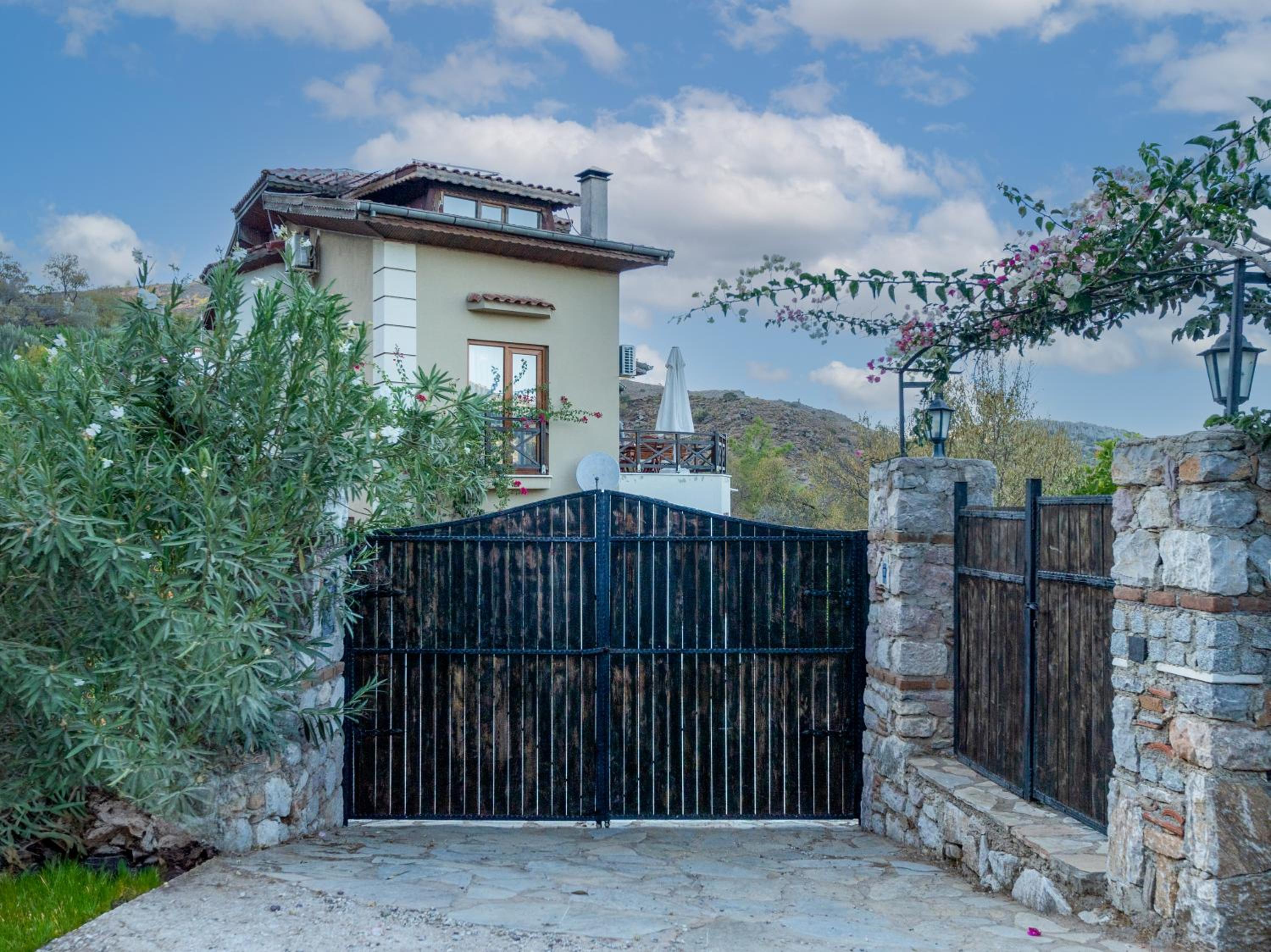 Almond Tatil Evi view 3