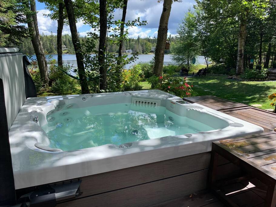 Ty-Llyn - Lakeside Spa Retreat