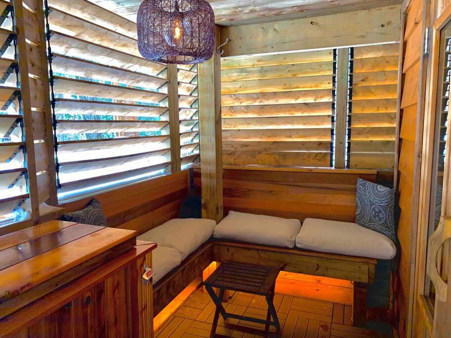 Ty-Llyn - Lakeside Spa Retreat