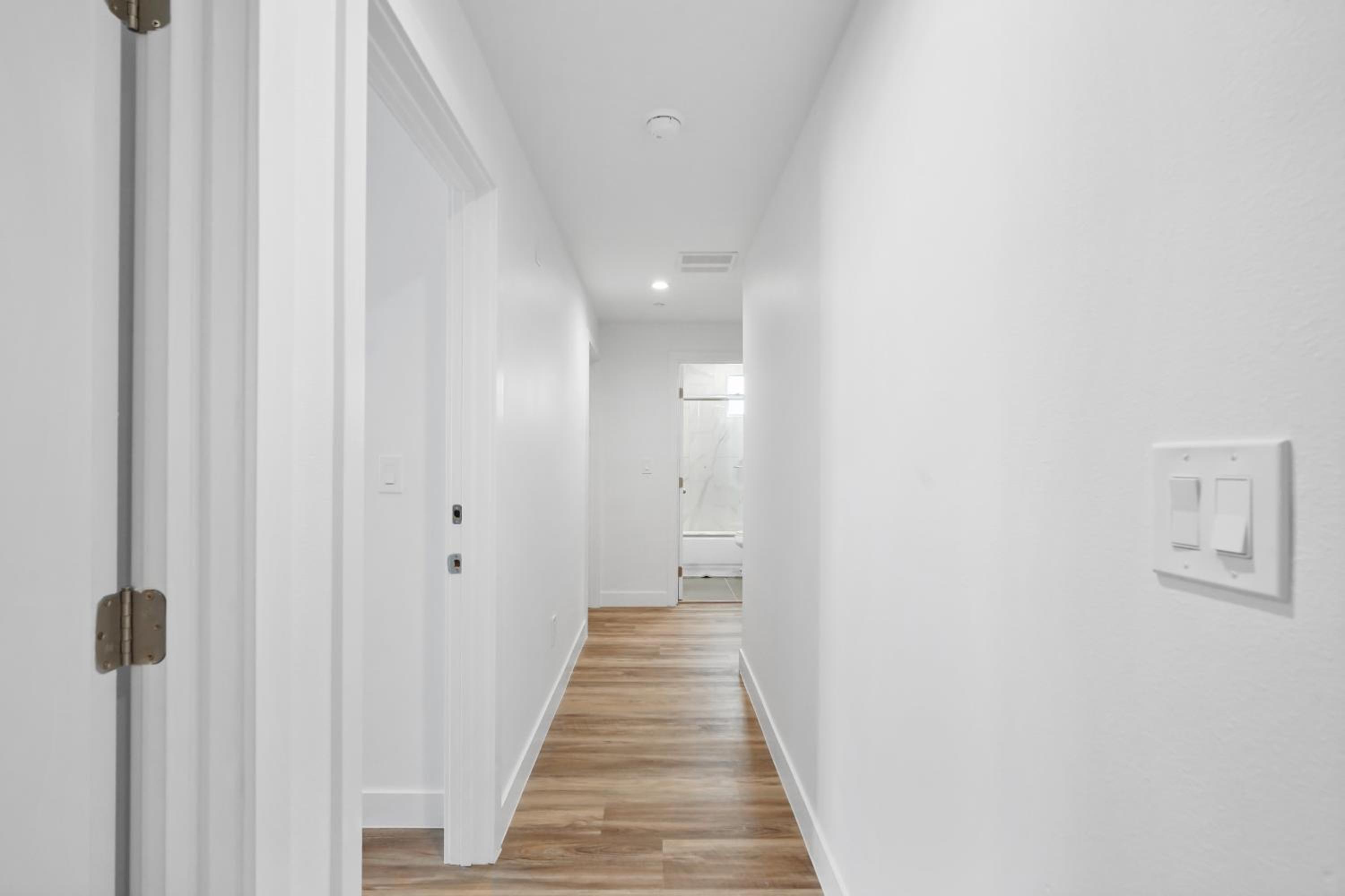 Spacious Bedroom W Shared Bathroom
