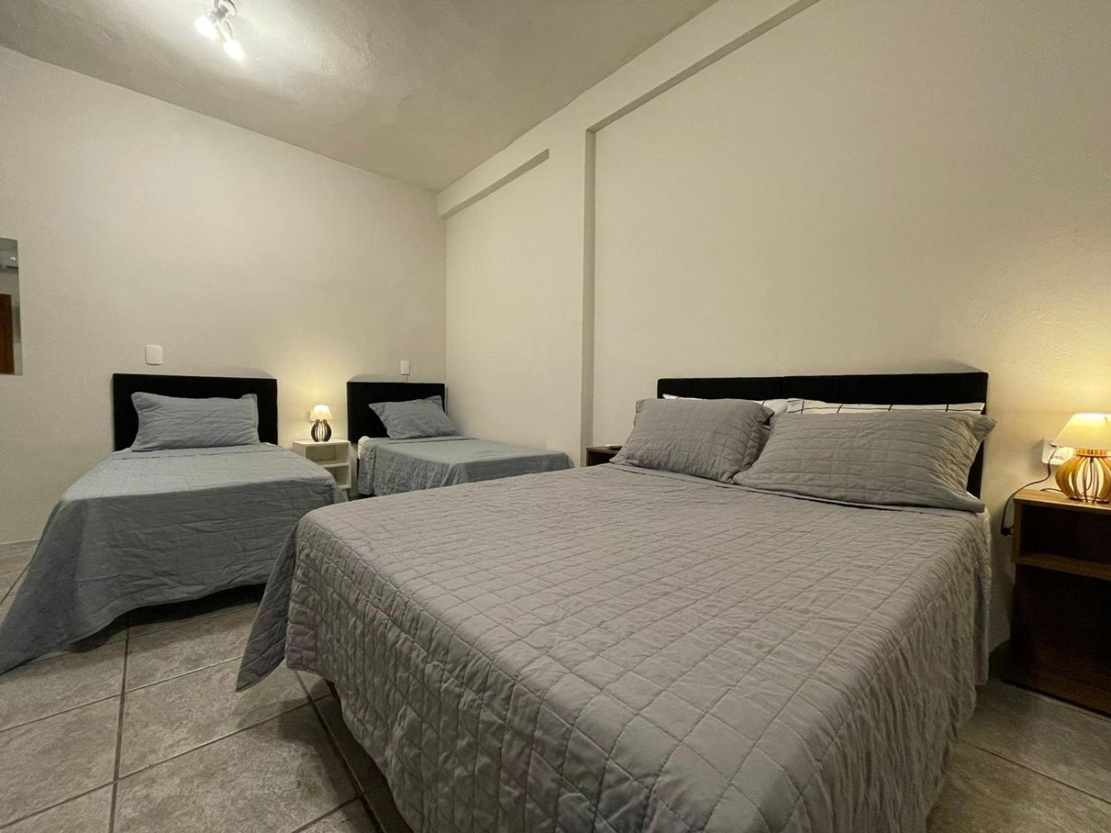 Large Studios 2km from Vila Germanica