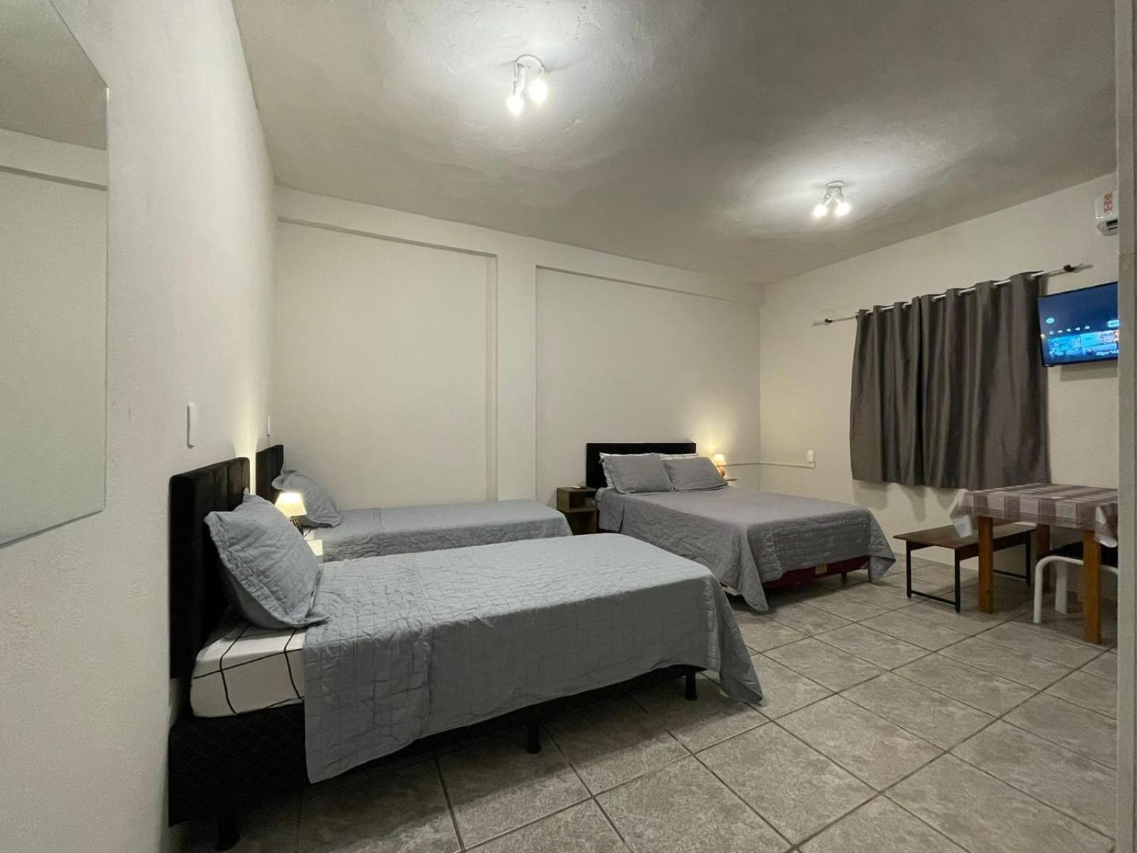 Large Studios 2km from Vila Germanica