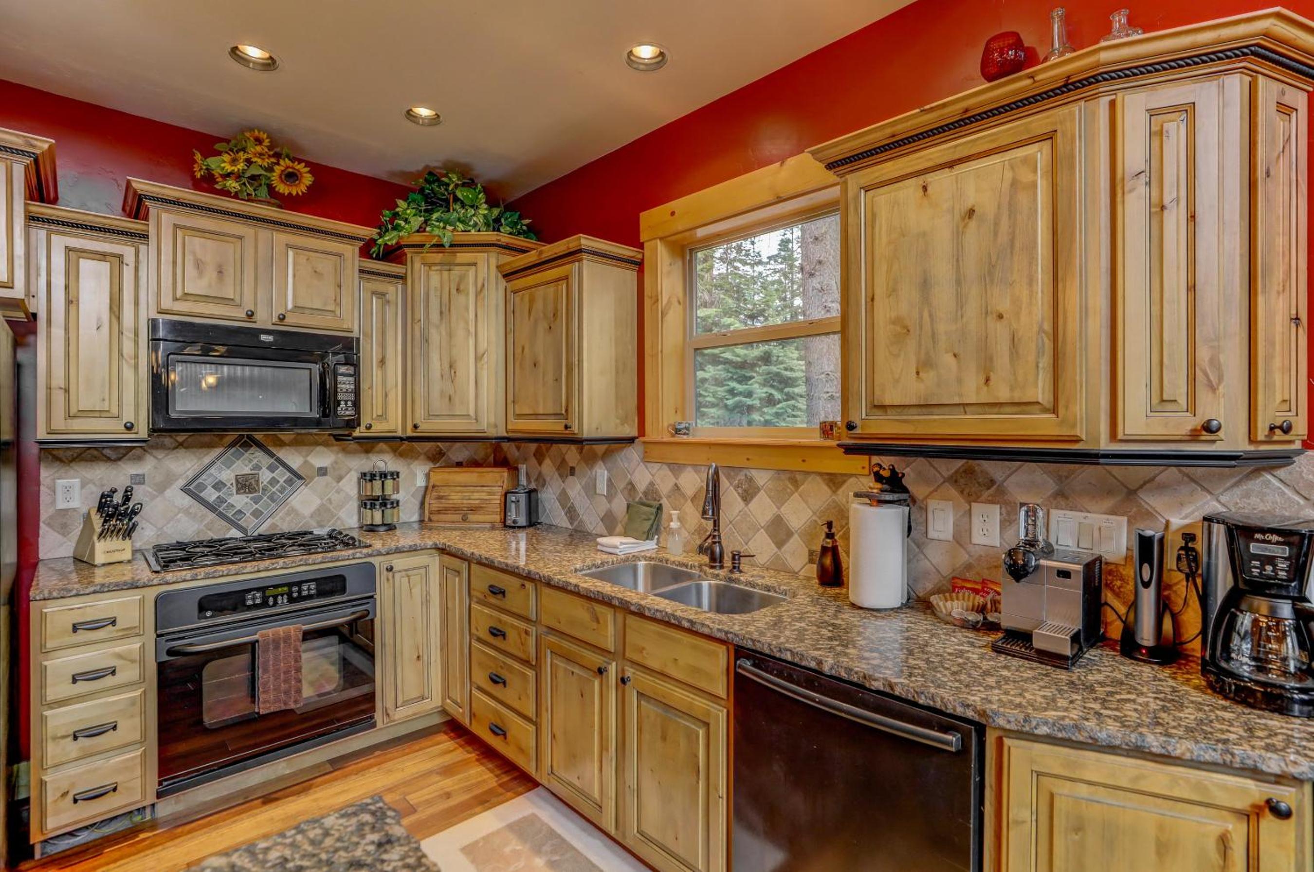 Bear Den - Trailer Parking - Pet friendly - Close to the Lake view 4